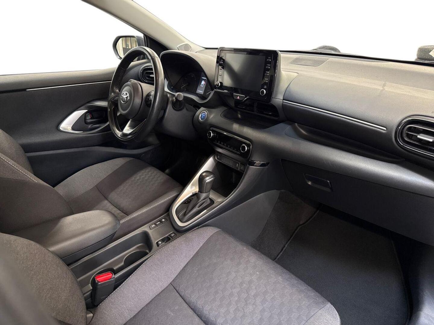 TOYOTA Yaris 2024