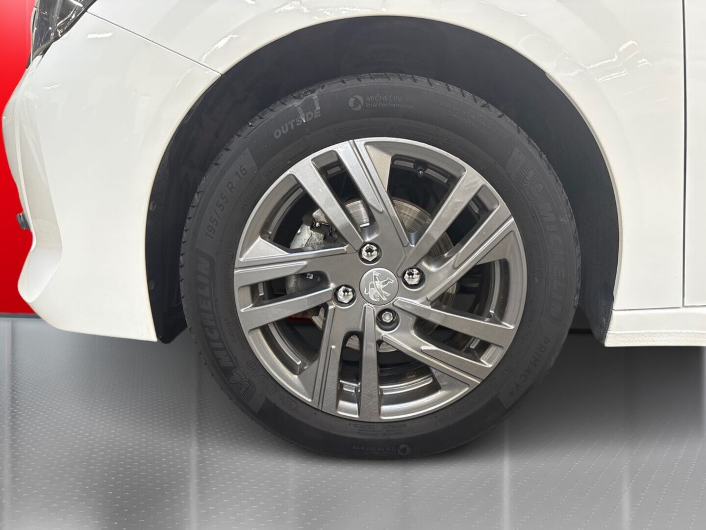 PEUGEOT 208 2021