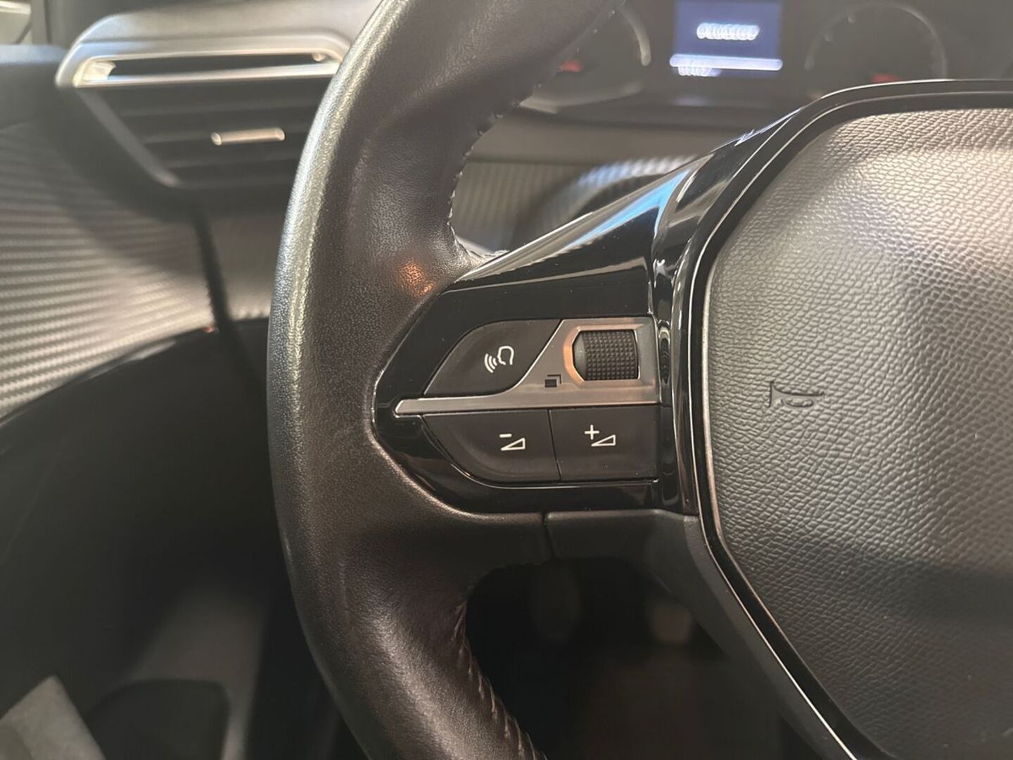 PEUGEOT 208 2021
