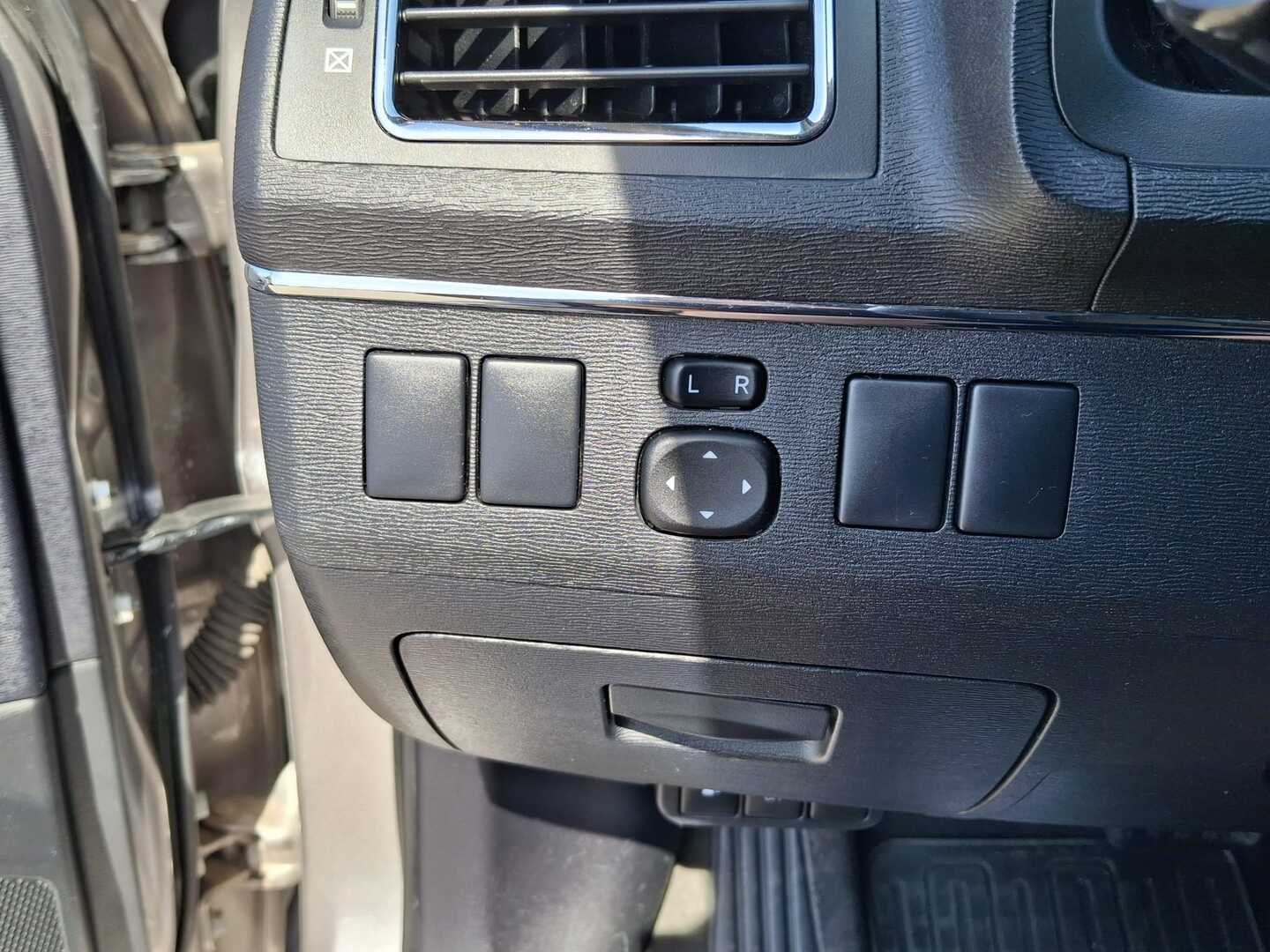 TOYOTA Avensis 2015