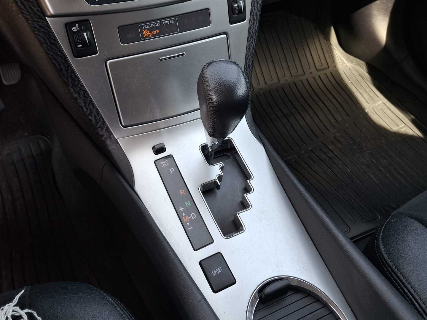 TOYOTA Avensis 2015