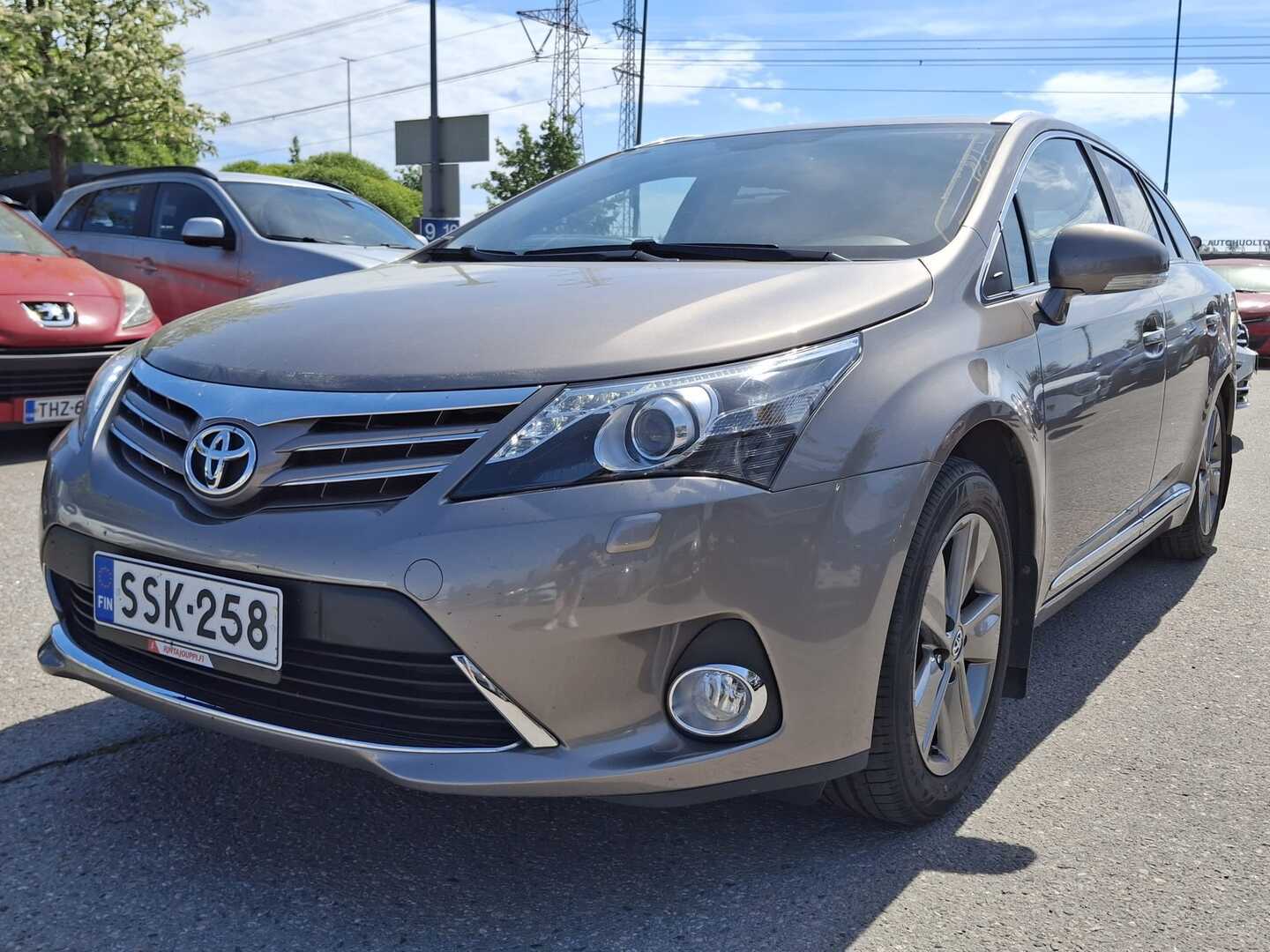 TOYOTA Avensis 2015