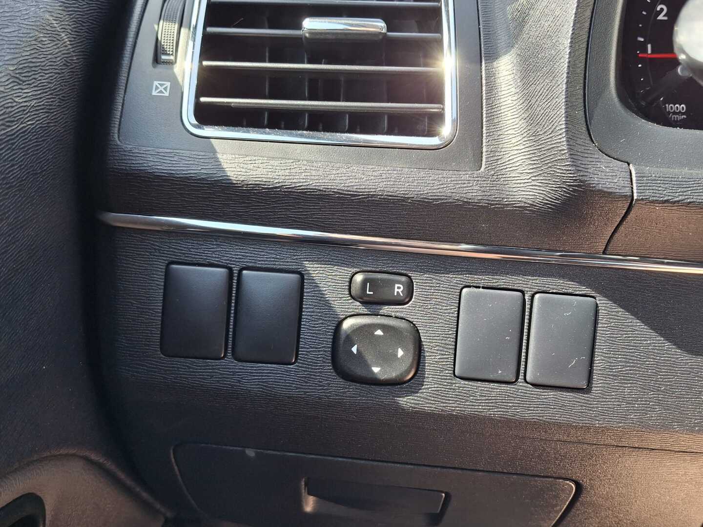 TOYOTA Avensis 2015