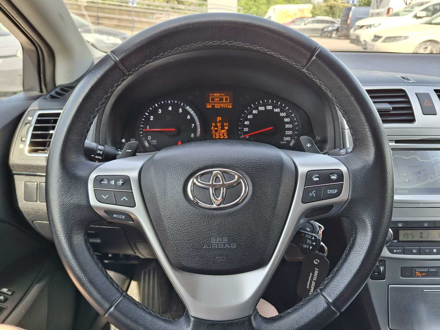 TOYOTA Avensis 2015