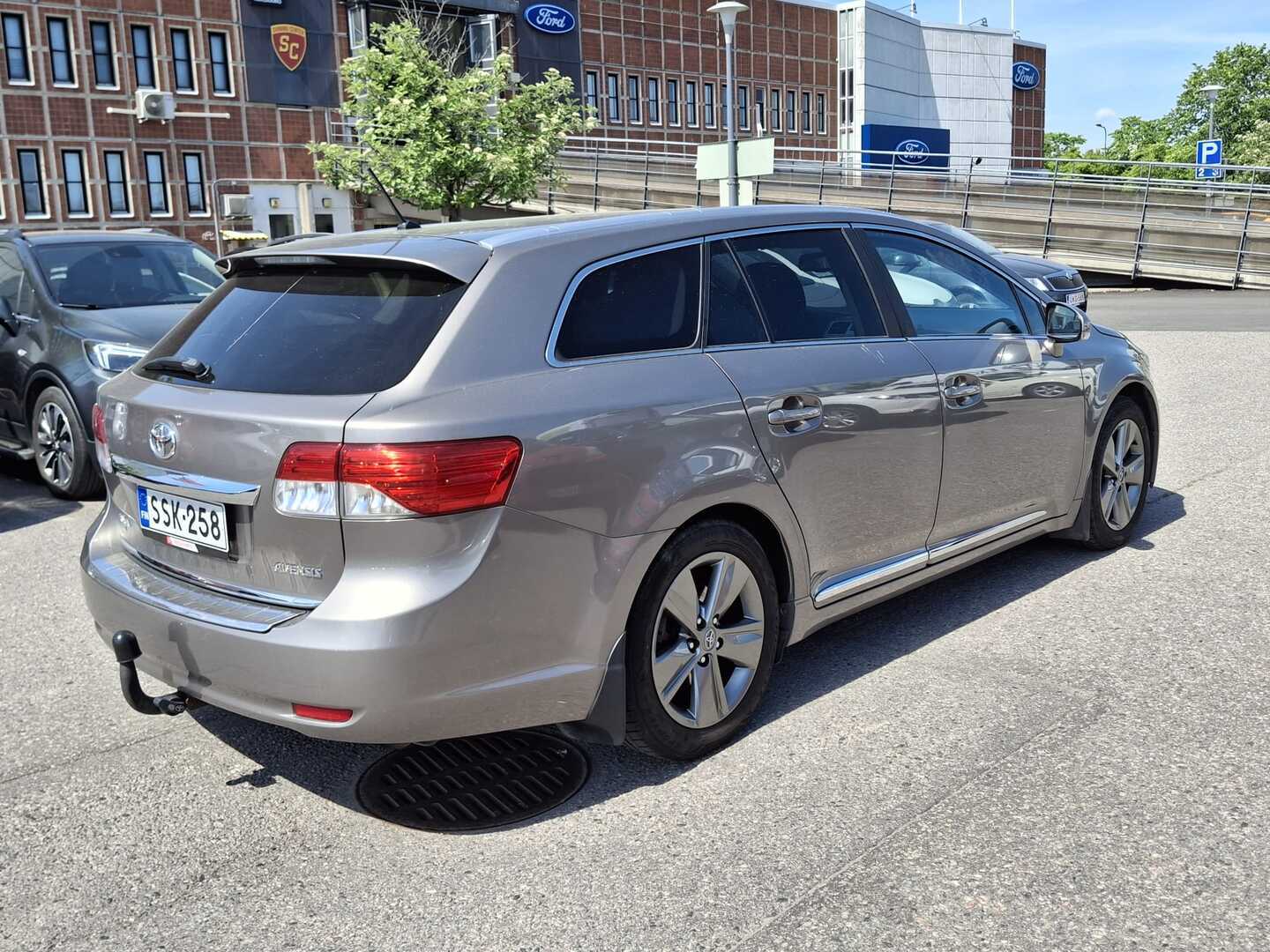 TOYOTA Avensis 2015