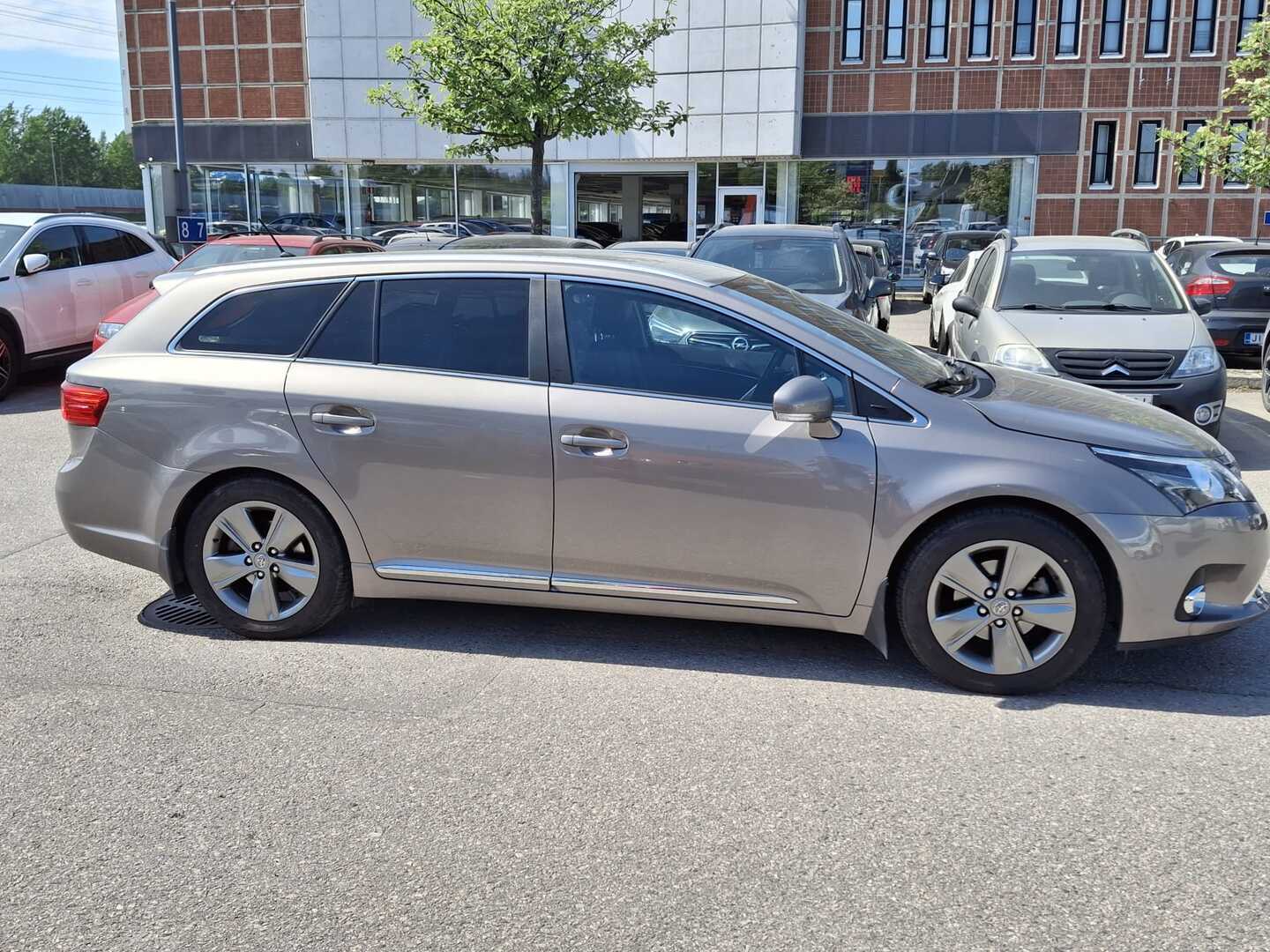 TOYOTA Avensis 2015