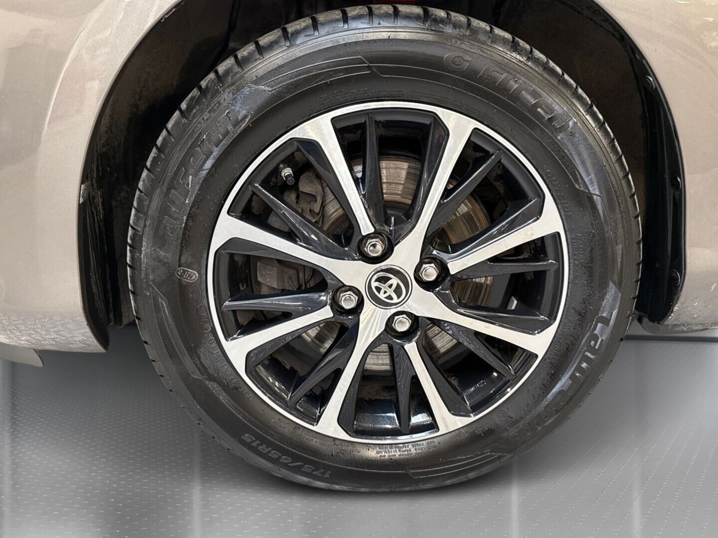 TOYOTA Yaris 2019