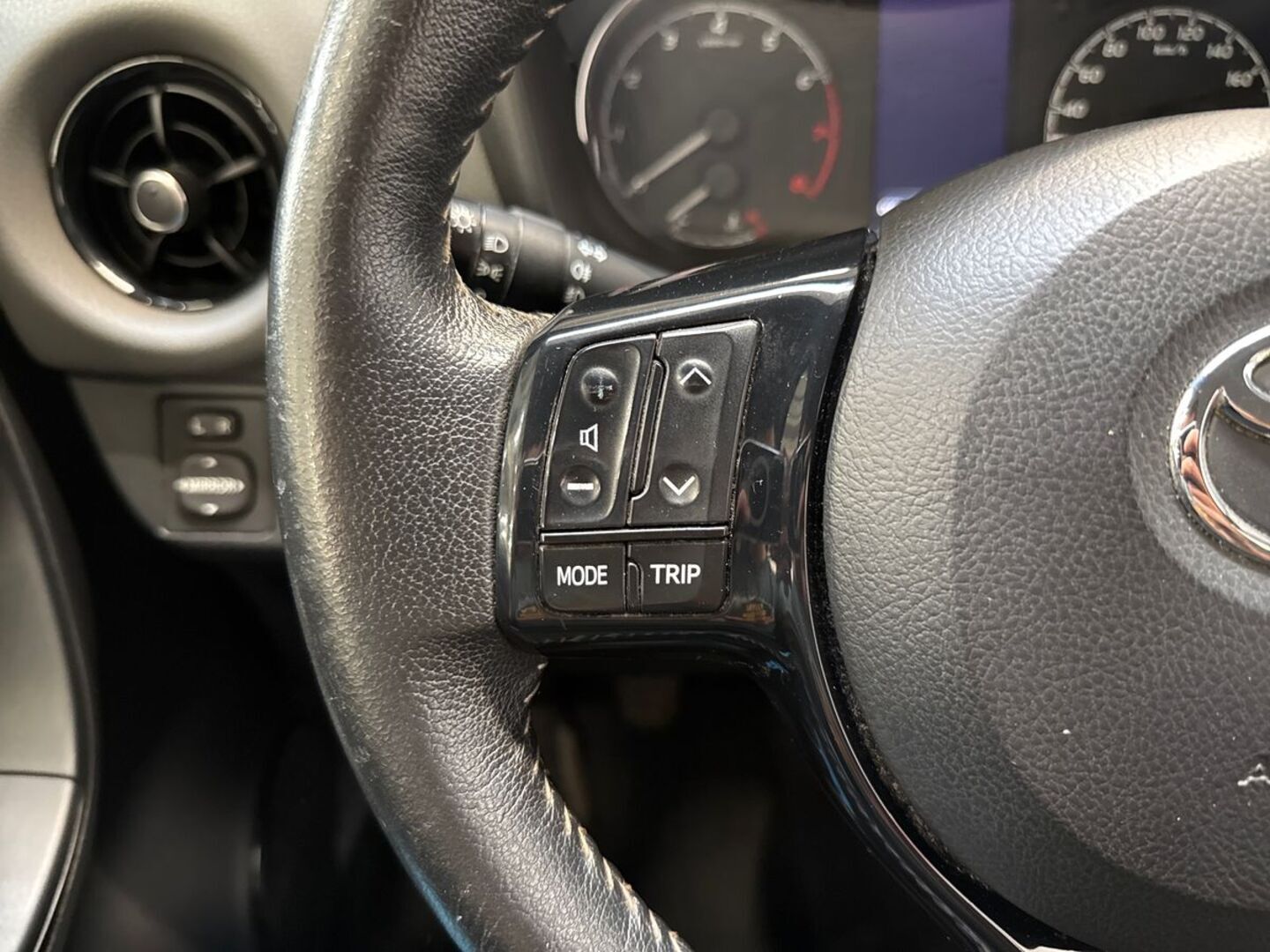 TOYOTA Yaris 2019