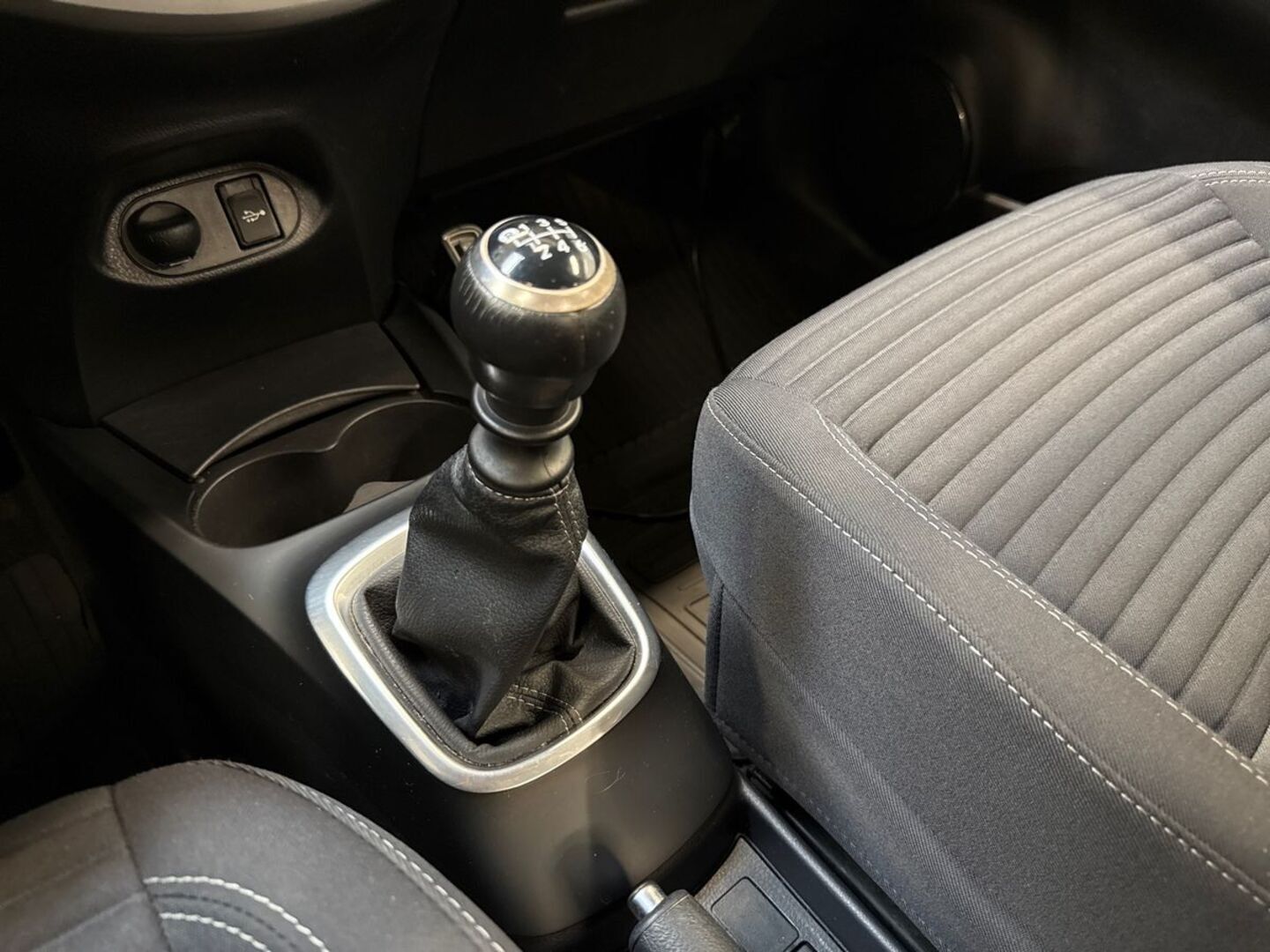 TOYOTA Yaris 2019
