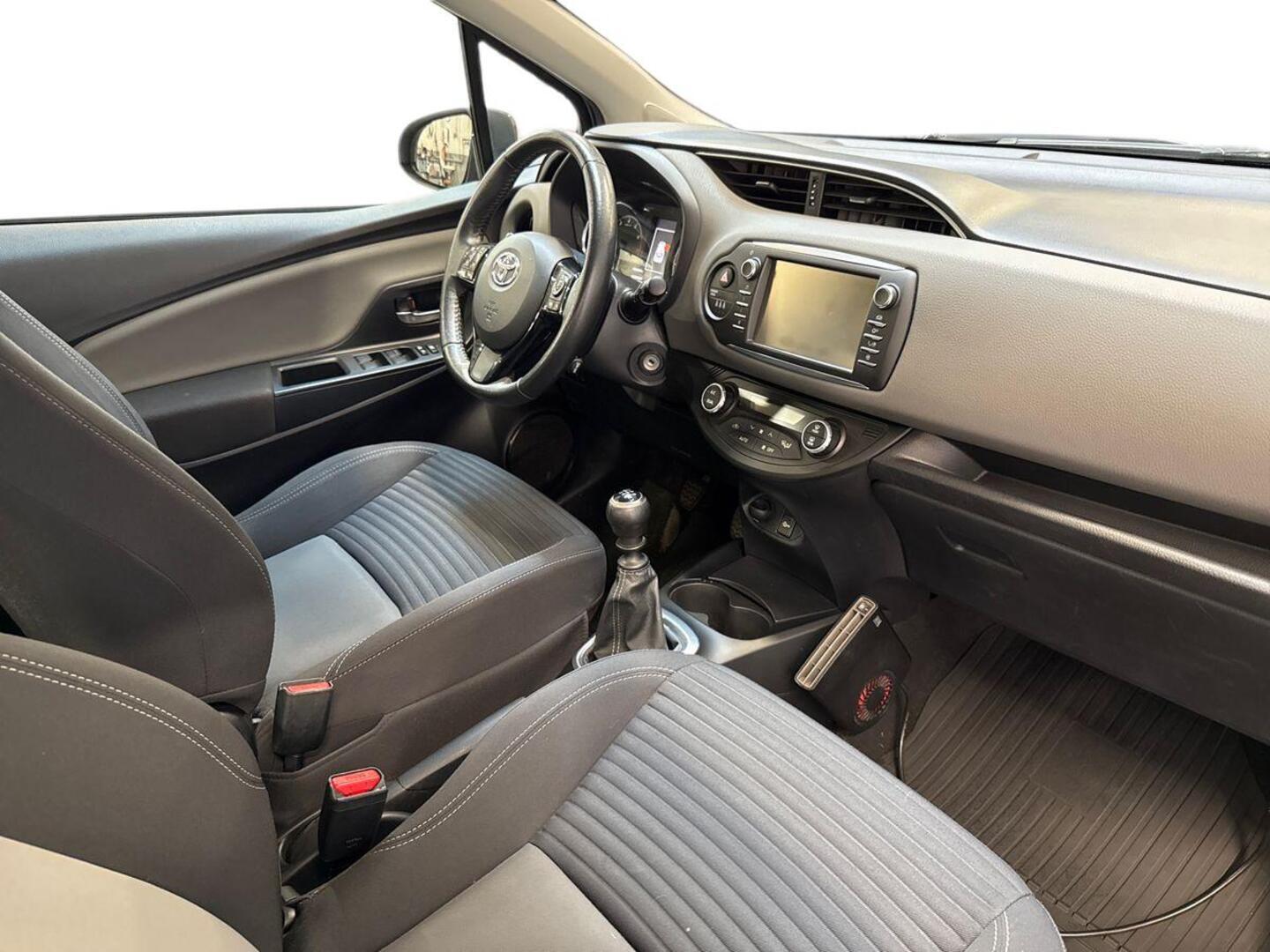 TOYOTA Yaris 2019