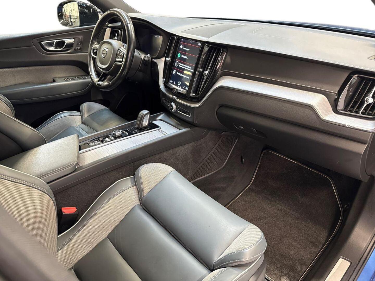 VOLVO XC60 2020
