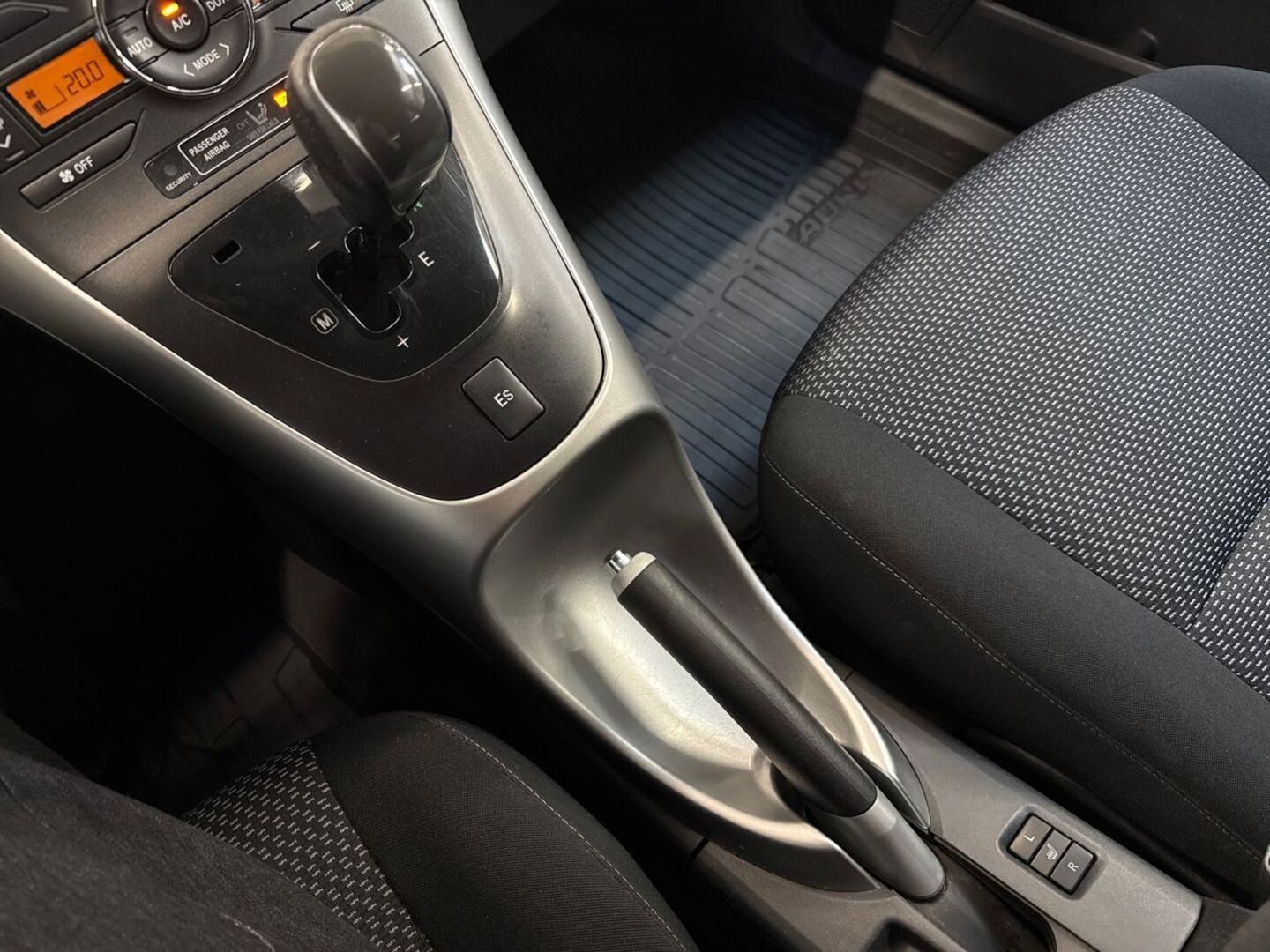 TOYOTA Auris 2010