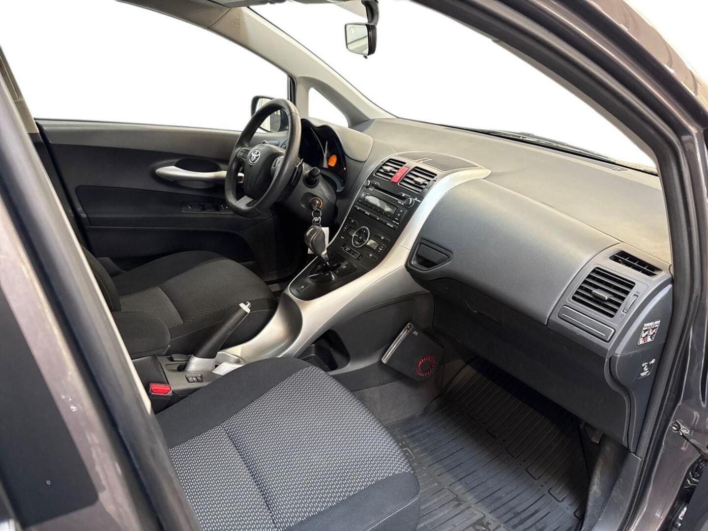 TOYOTA Auris 2010