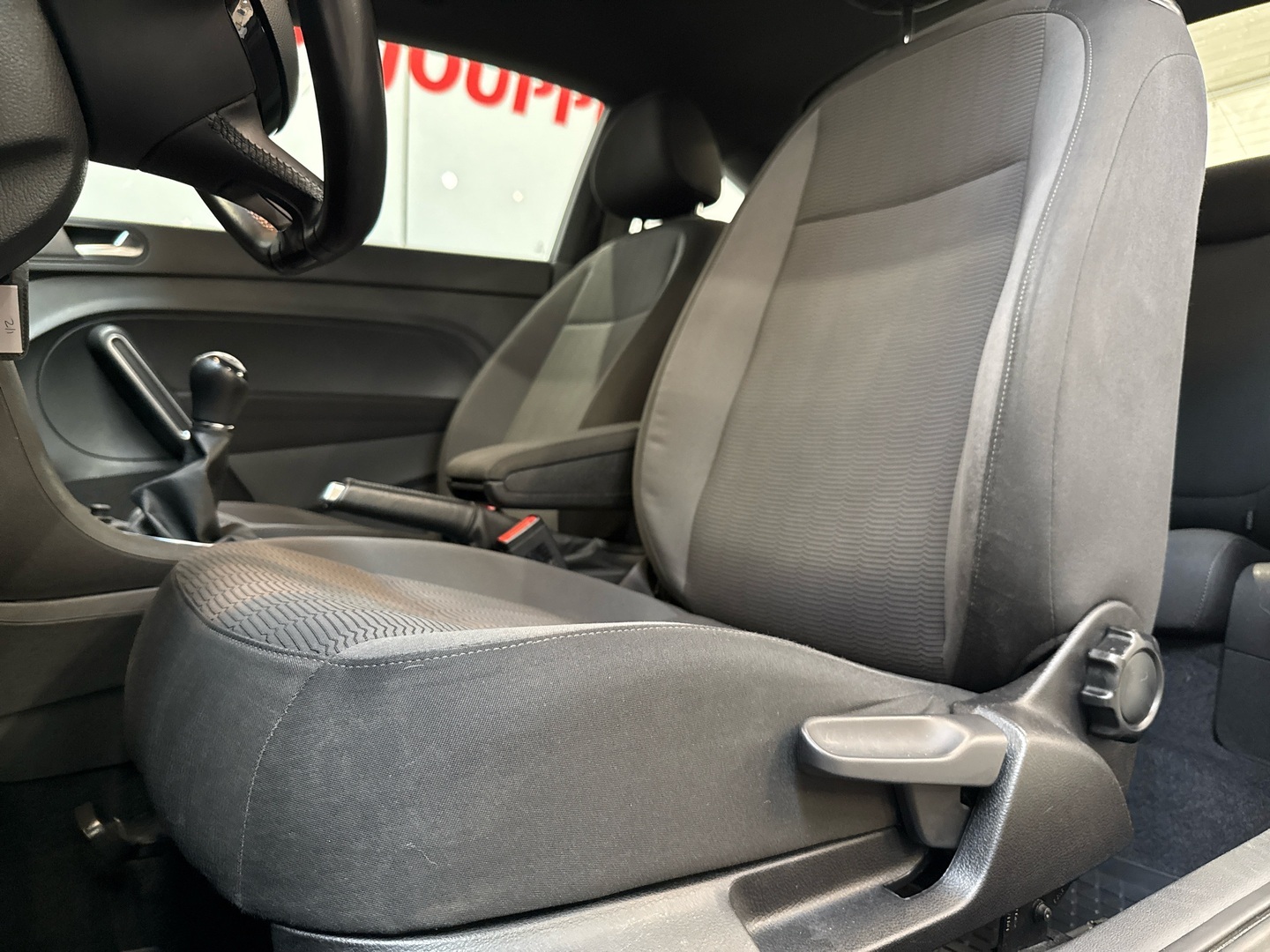VOLKSWAGEN Beetle 2012