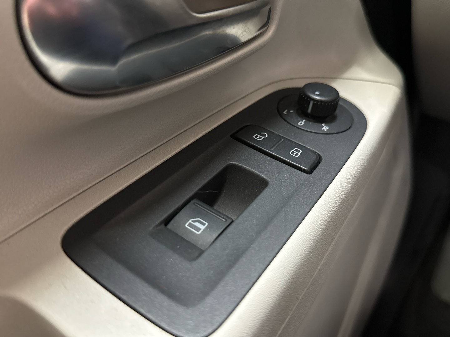 VOLKSWAGEN up! 2012
