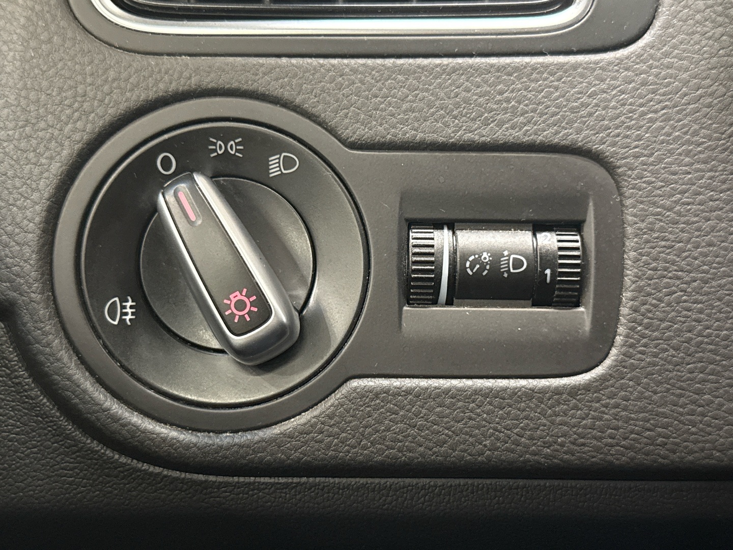 VOLKSWAGEN Polo 2014