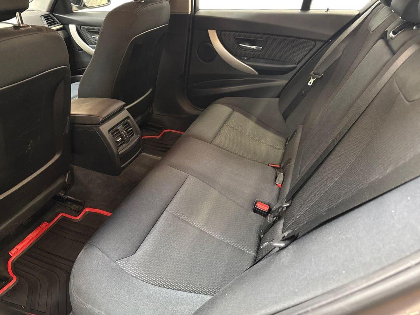 BMW 320 2015