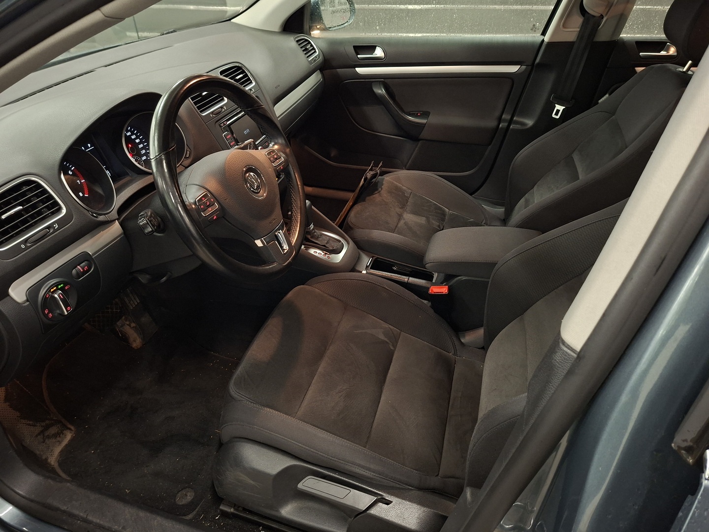 VOLKSWAGEN Golf 2010