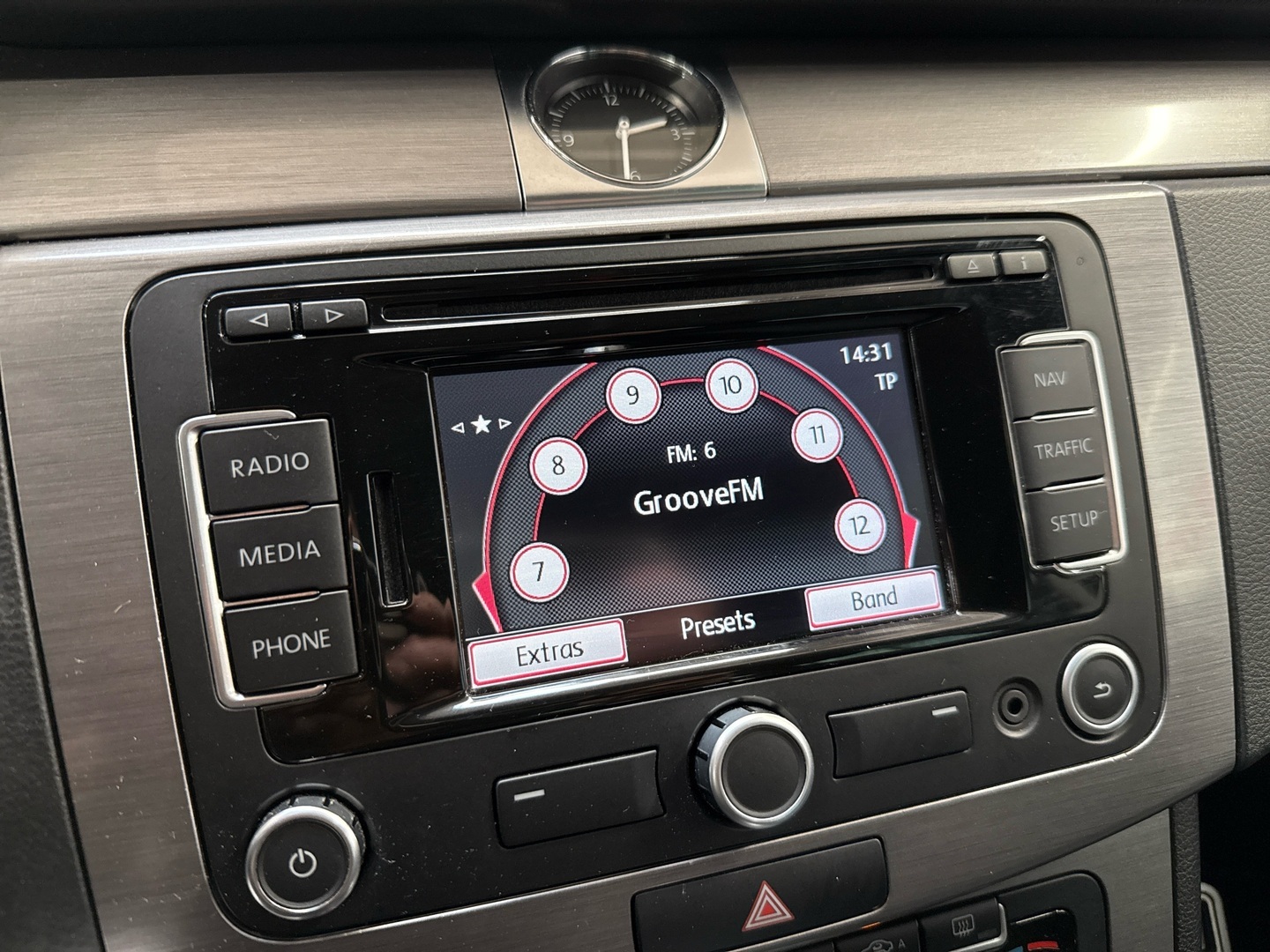 VOLKSWAGEN Passat 2011