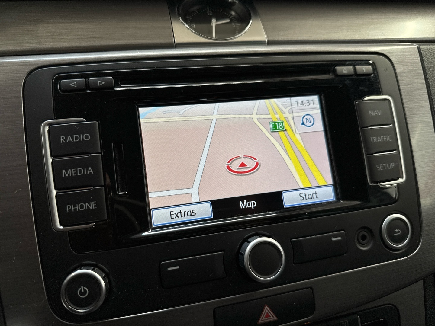 VOLKSWAGEN Passat 2011