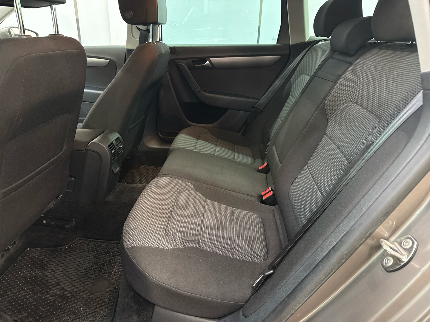 VOLKSWAGEN Passat 2011