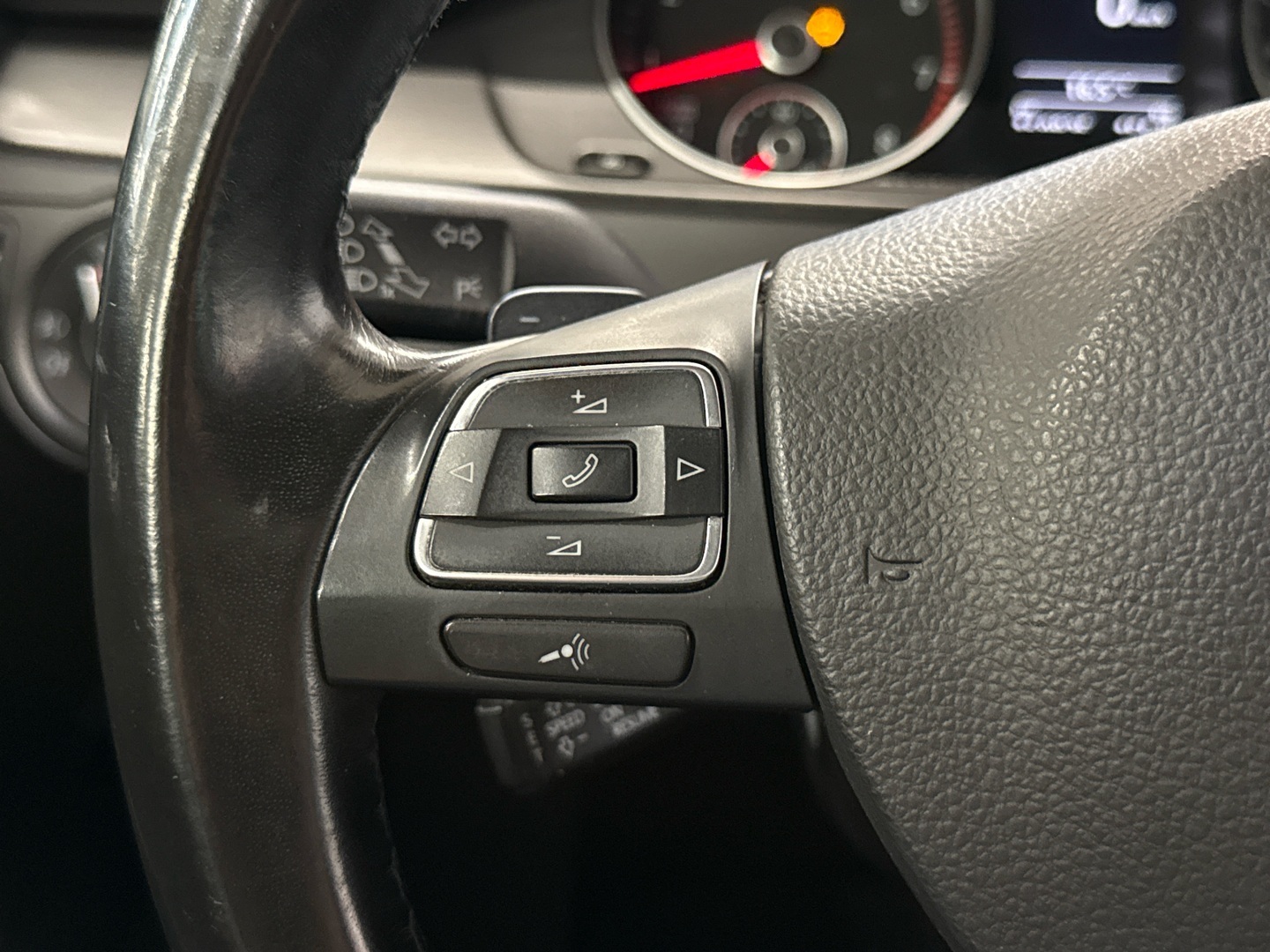 VOLKSWAGEN Passat 2011