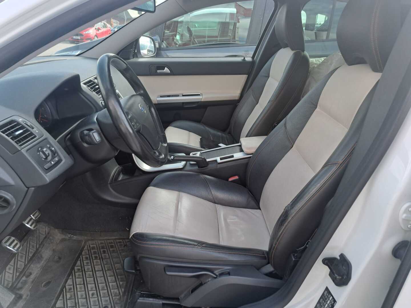 VOLVO V50 2012