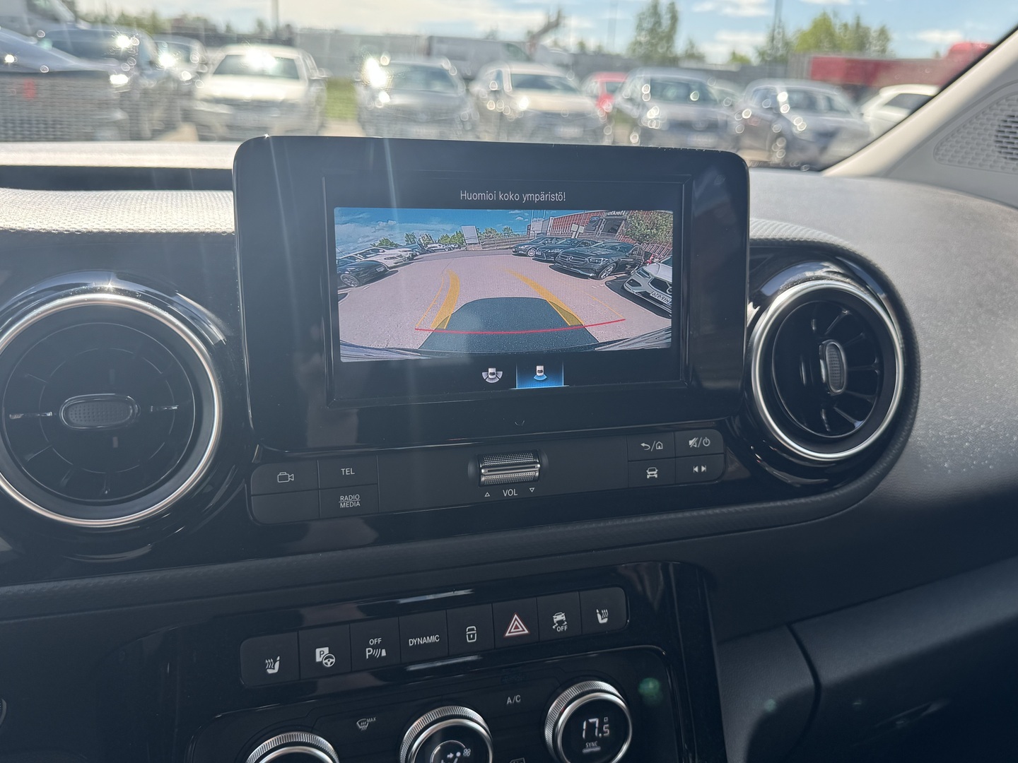 MERCEDES-BENZ EQT 2024