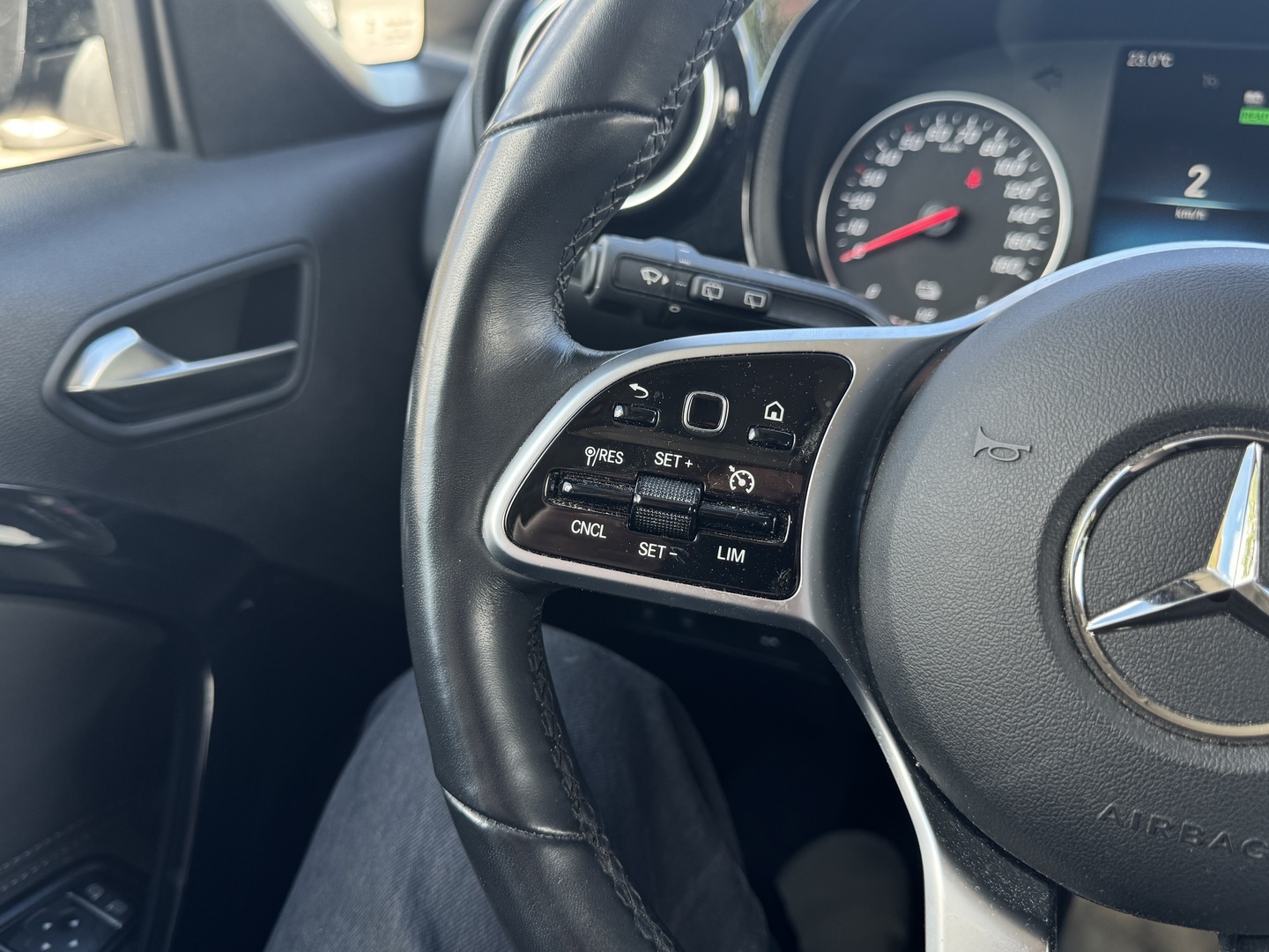 MERCEDES-BENZ EQT 2024