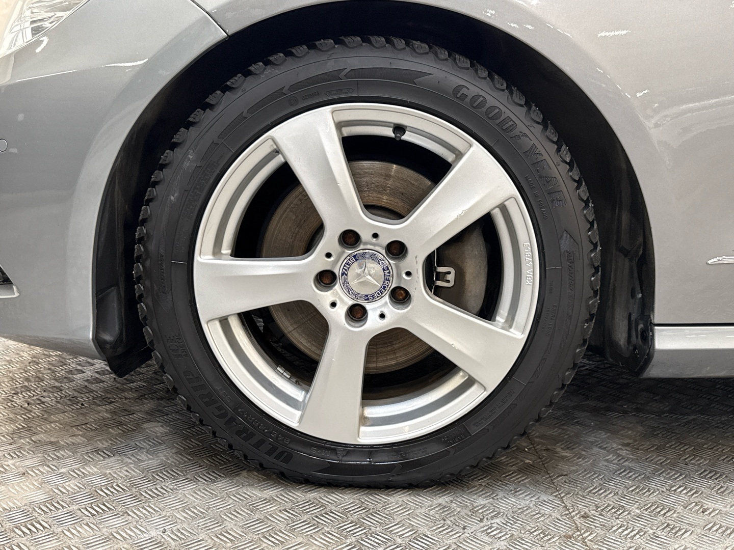 MERCEDES-BENZ E 2013