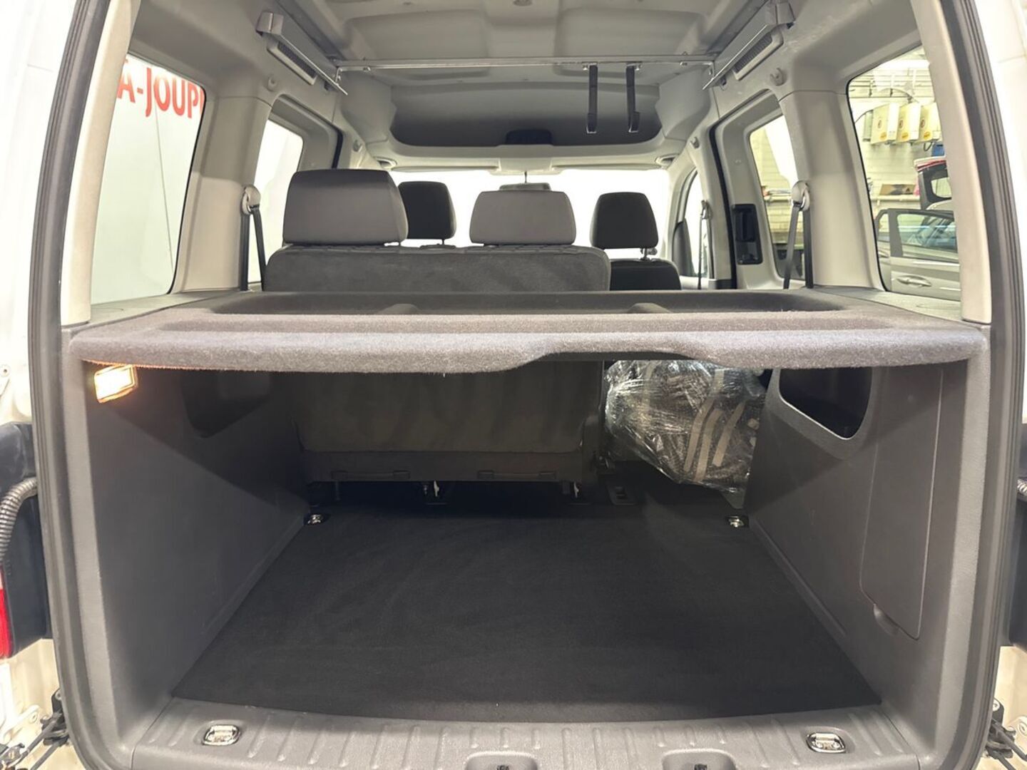 VOLKSWAGEN Caddy 2012