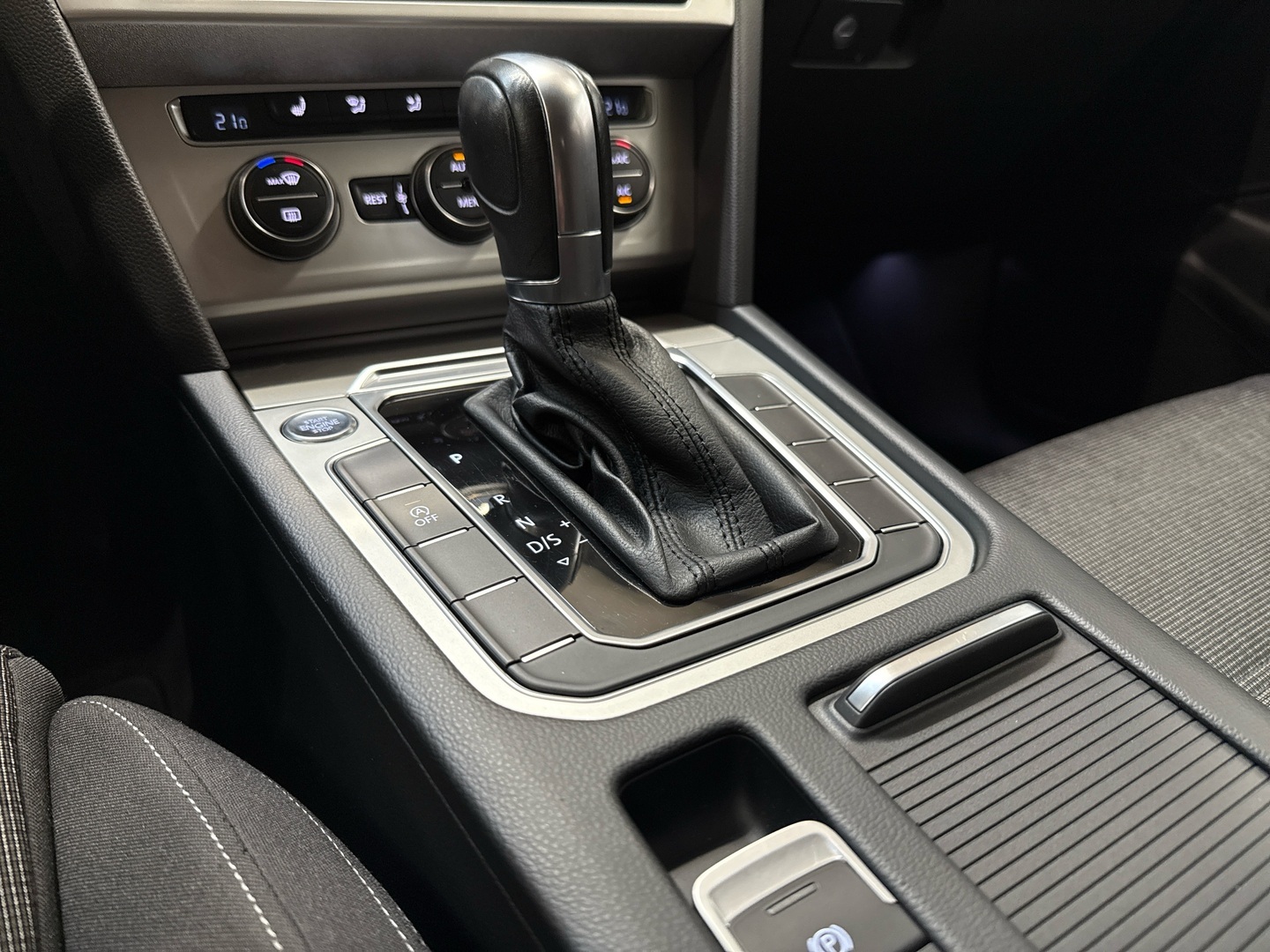 VOLKSWAGEN Passat 2018