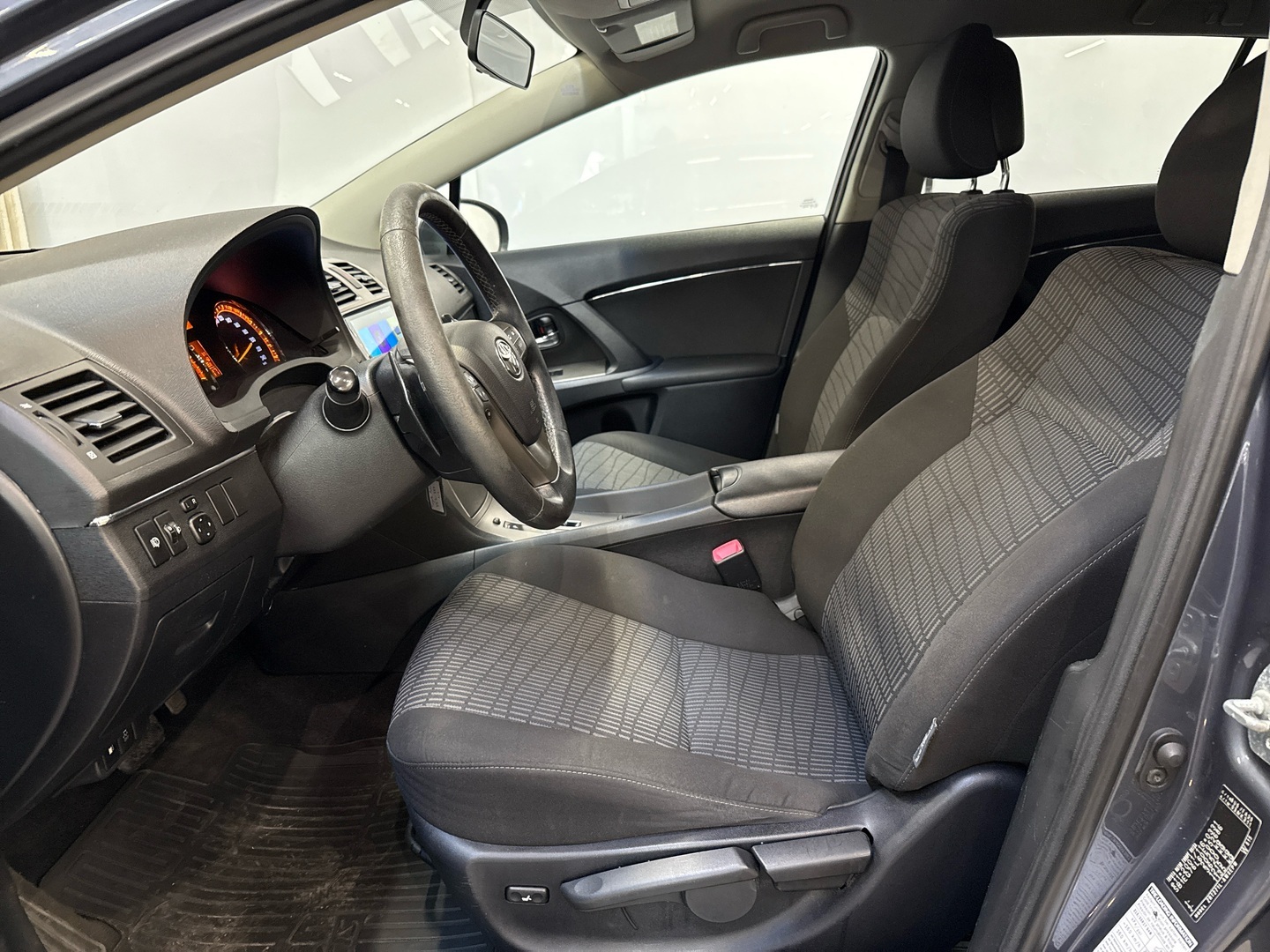 TOYOTA Avensis 2011