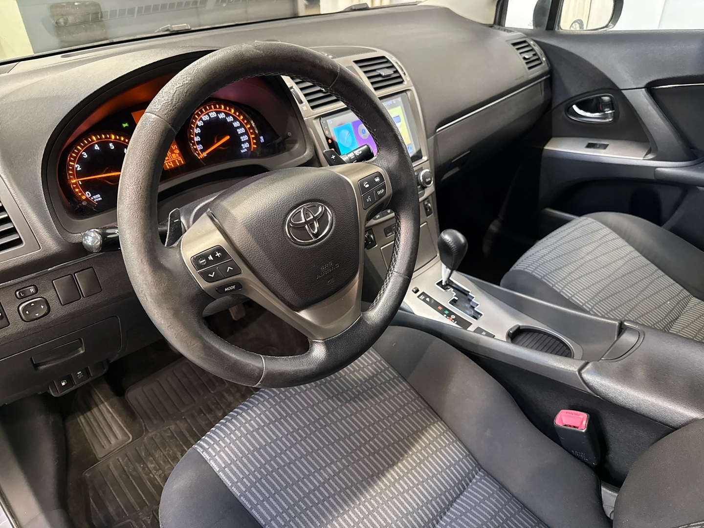 TOYOTA Avensis 2011