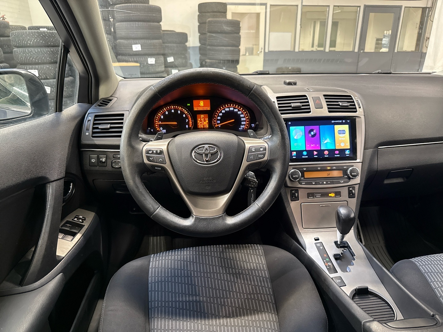 TOYOTA Avensis 2011