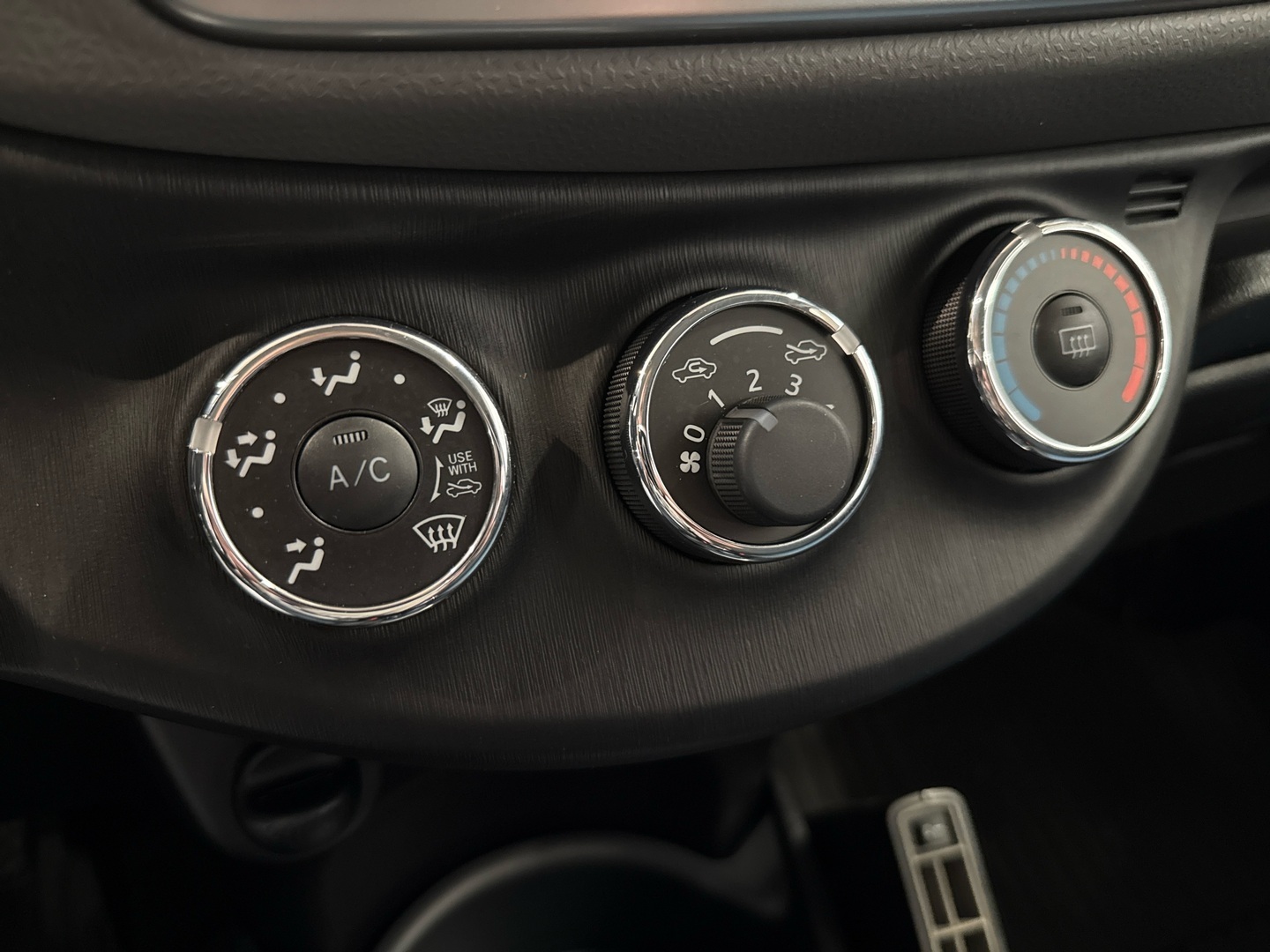 TOYOTA Yaris 2013