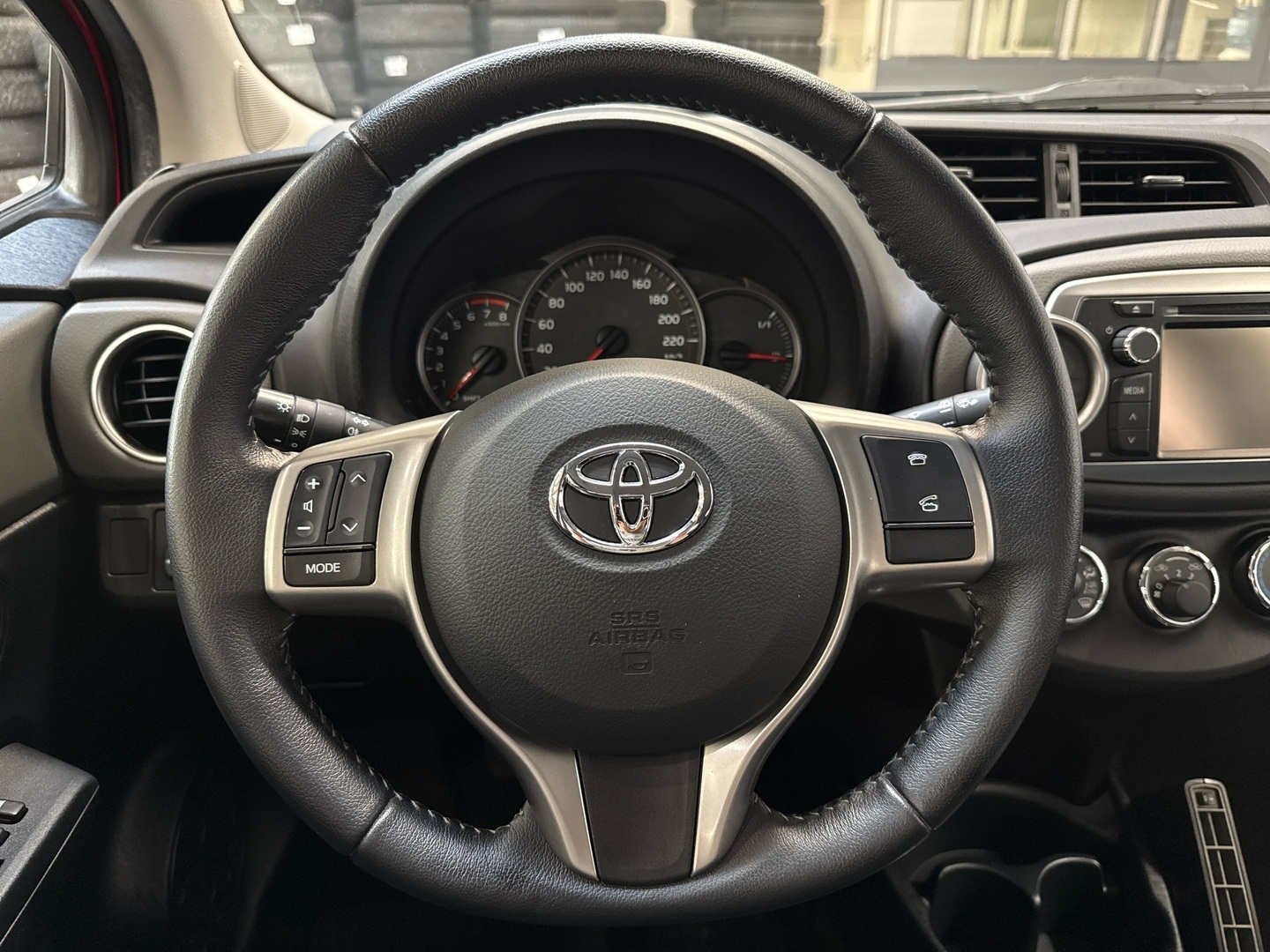 TOYOTA Yaris 2013
