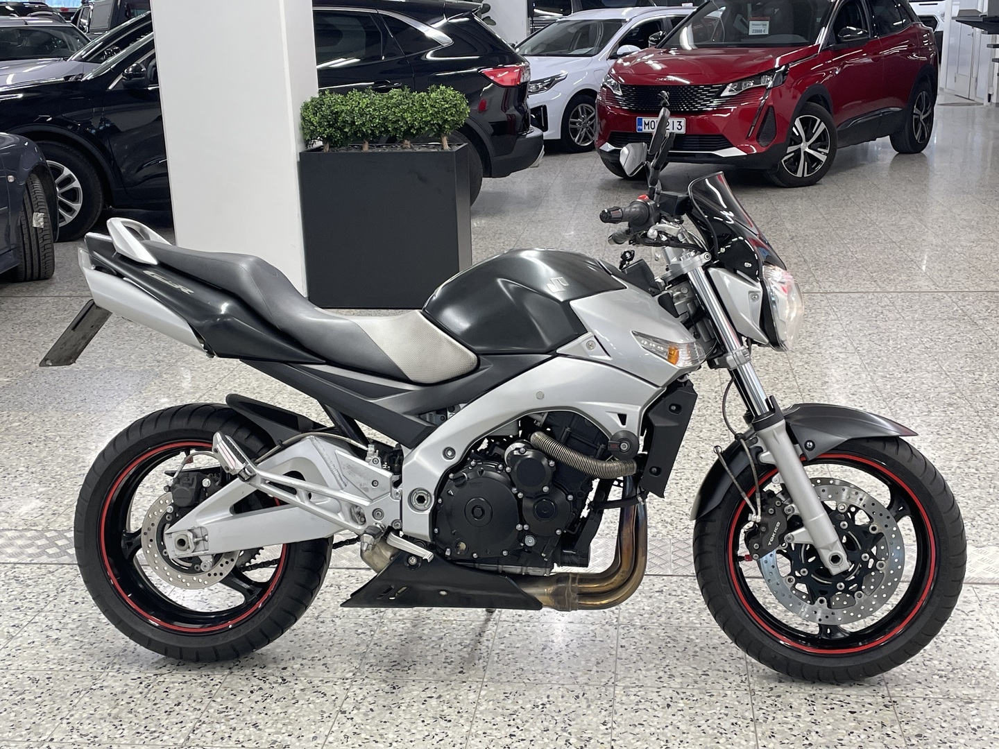 SUZUKI GSR 2008