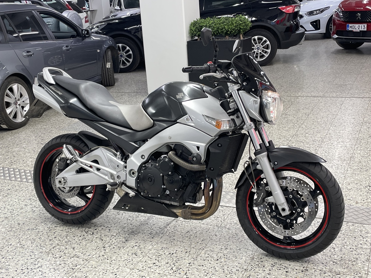 SUZUKI GSR 2008