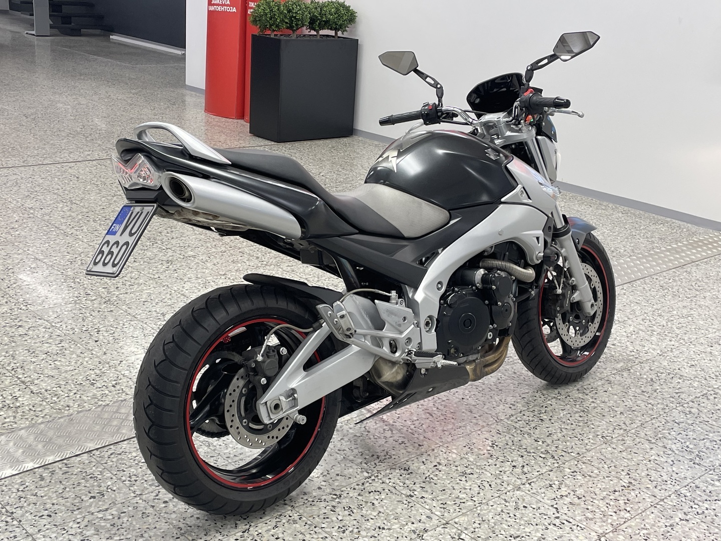 SUZUKI GSR 2008