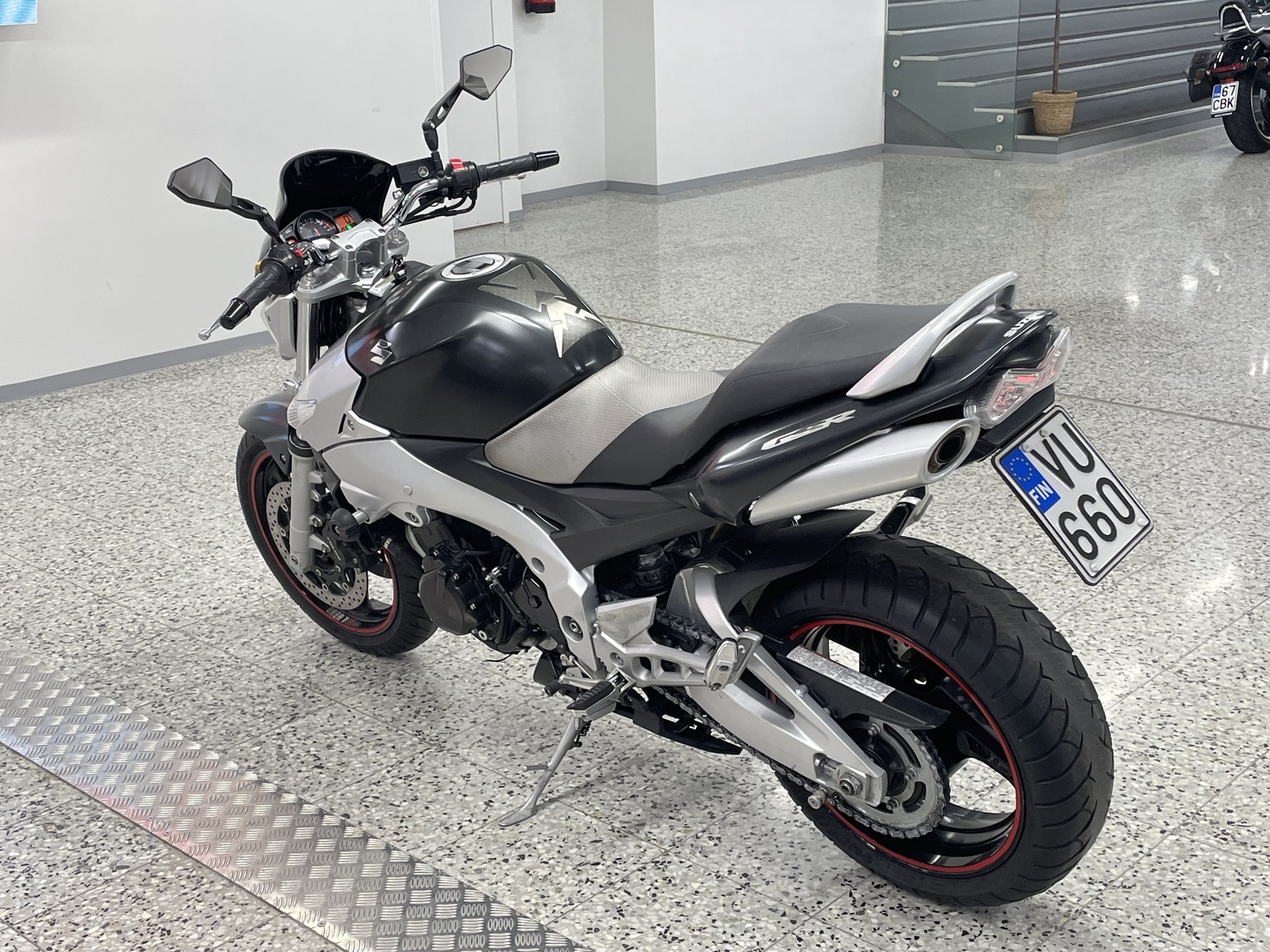 SUZUKI GSR 2008