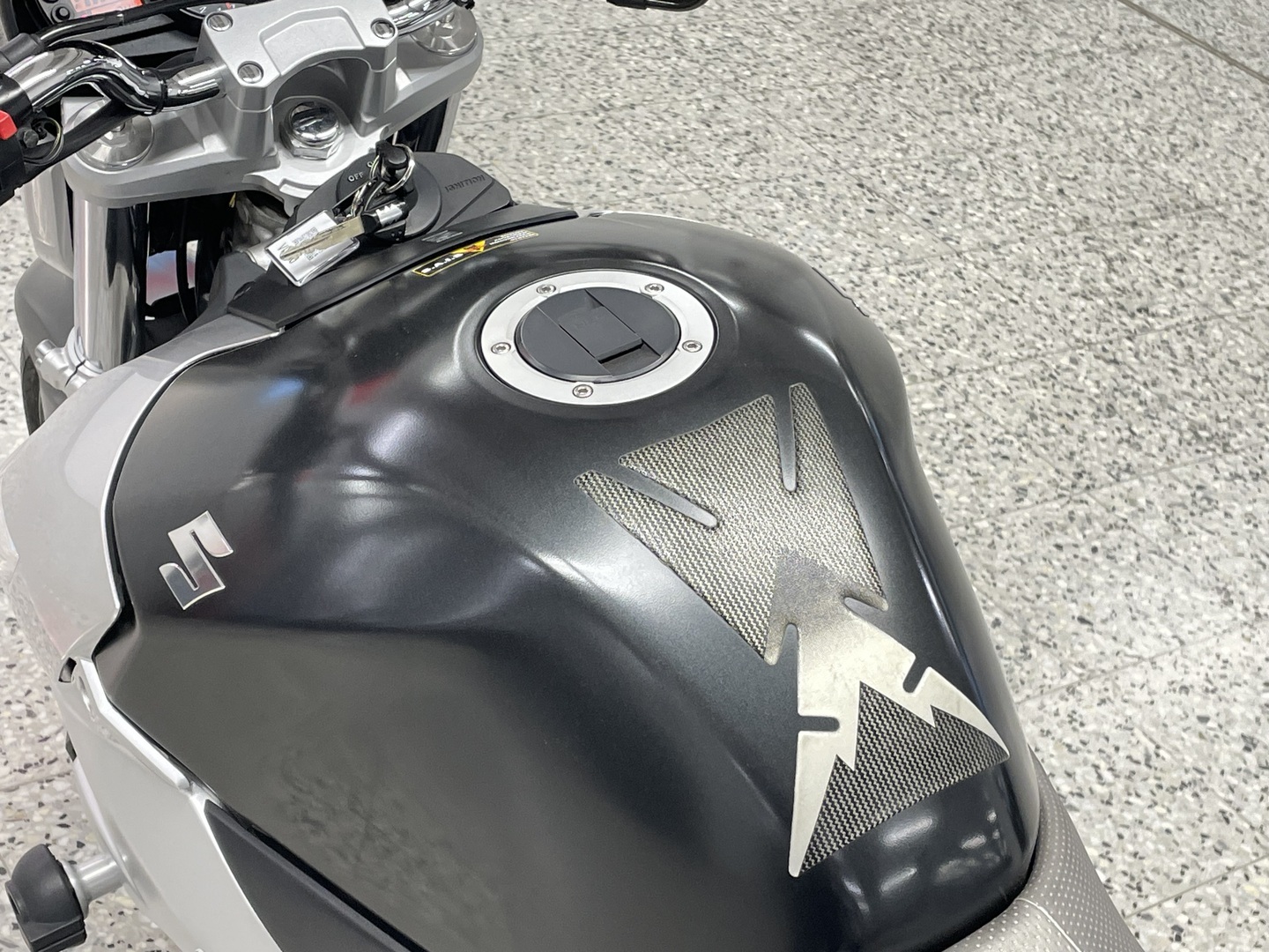 SUZUKI GSR 2008