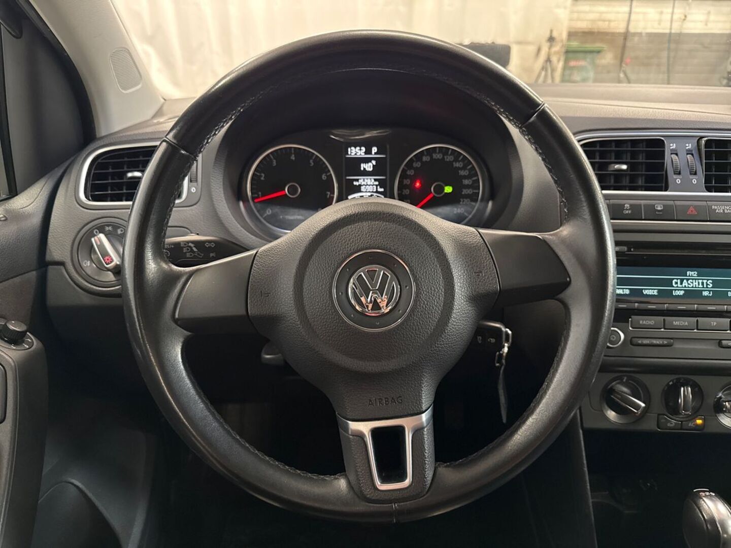 VOLKSWAGEN Polo 2012