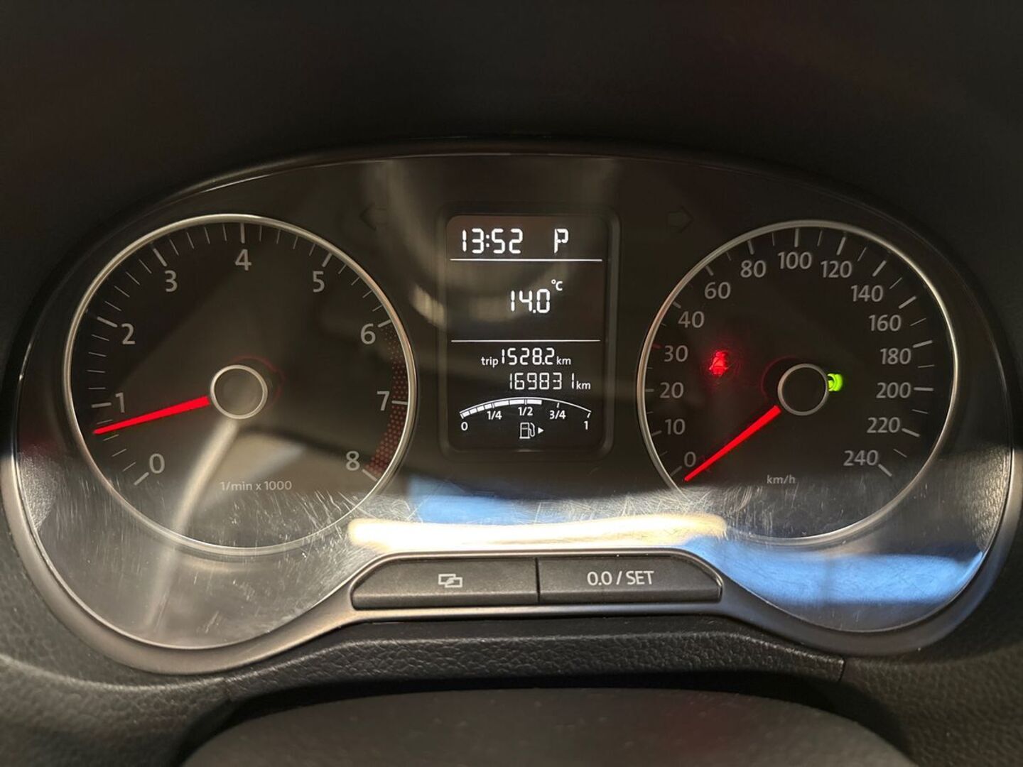 VOLKSWAGEN Polo 2012