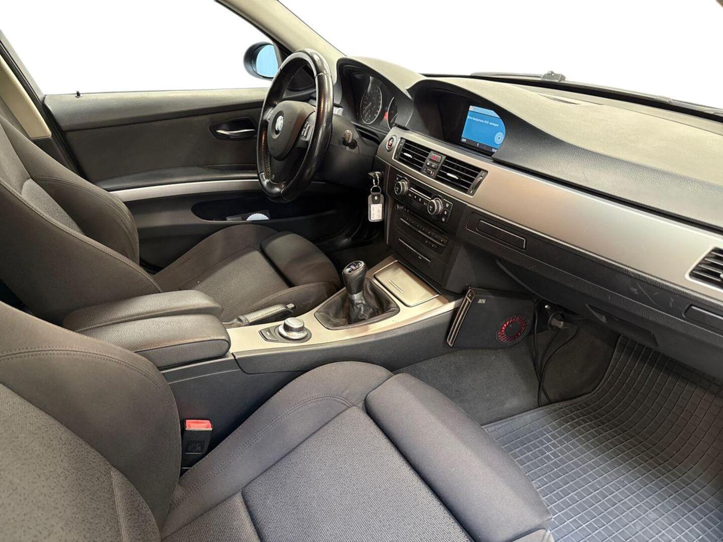 BMW 320 2008