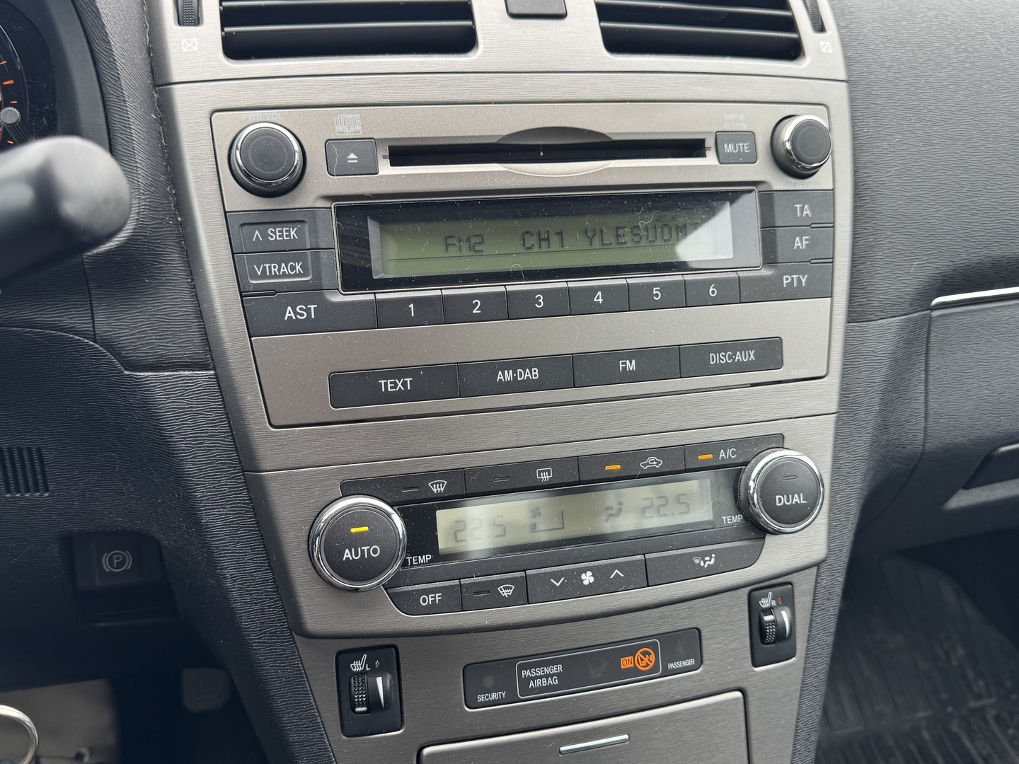 TOYOTA Avensis 2011