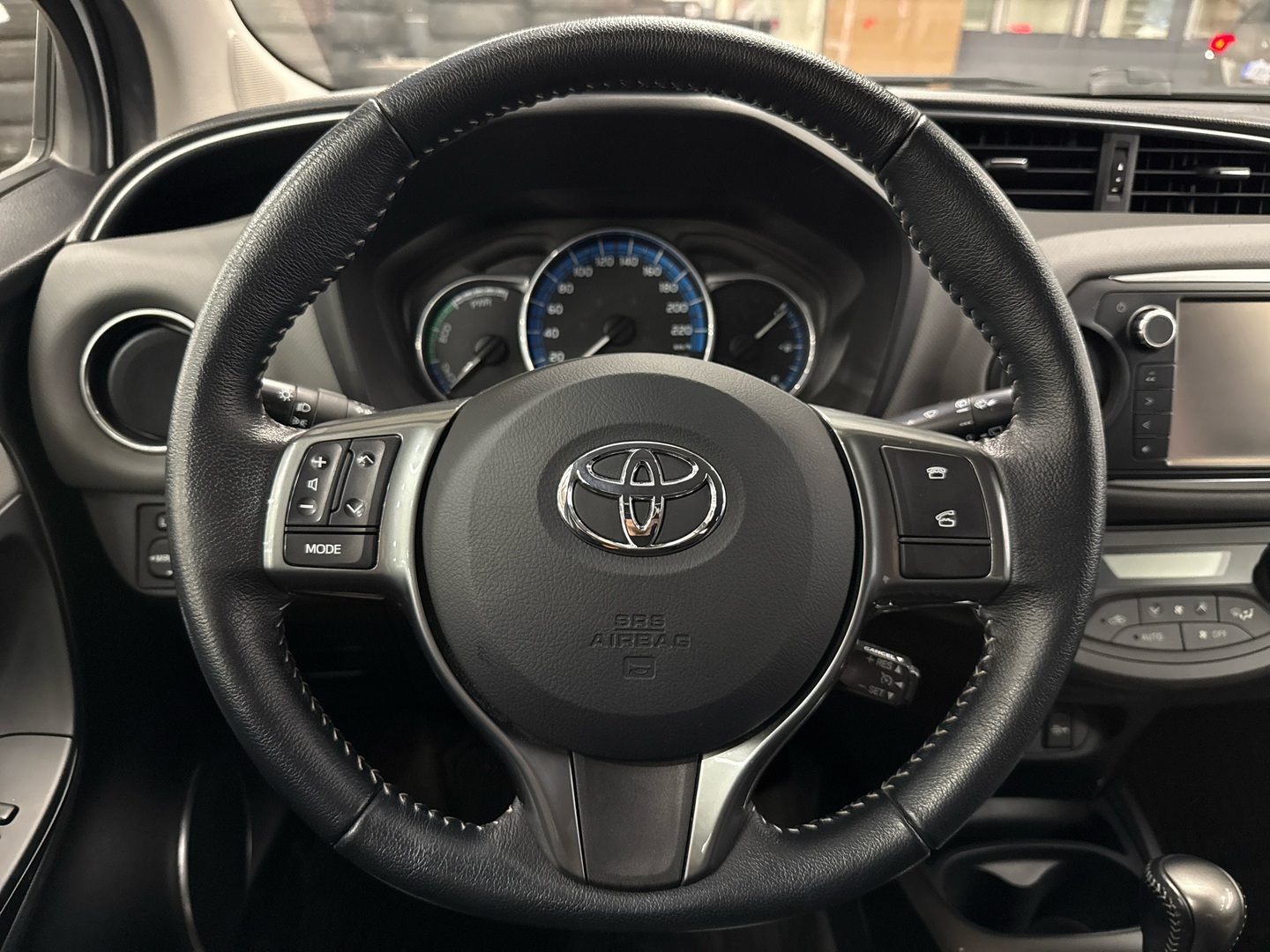 TOYOTA Yaris 2015