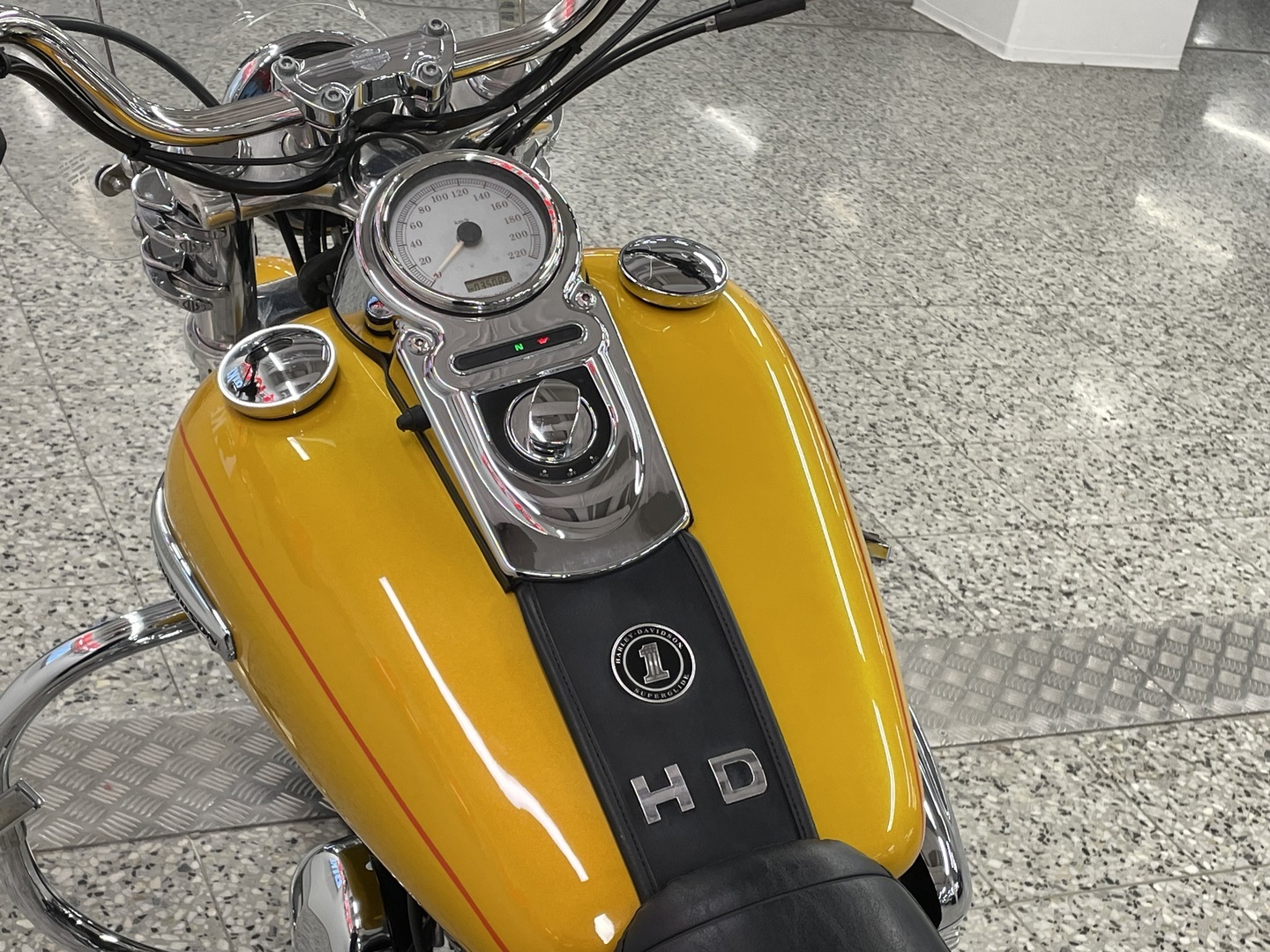 HARLEY-DAVIDSON DYNA 2008