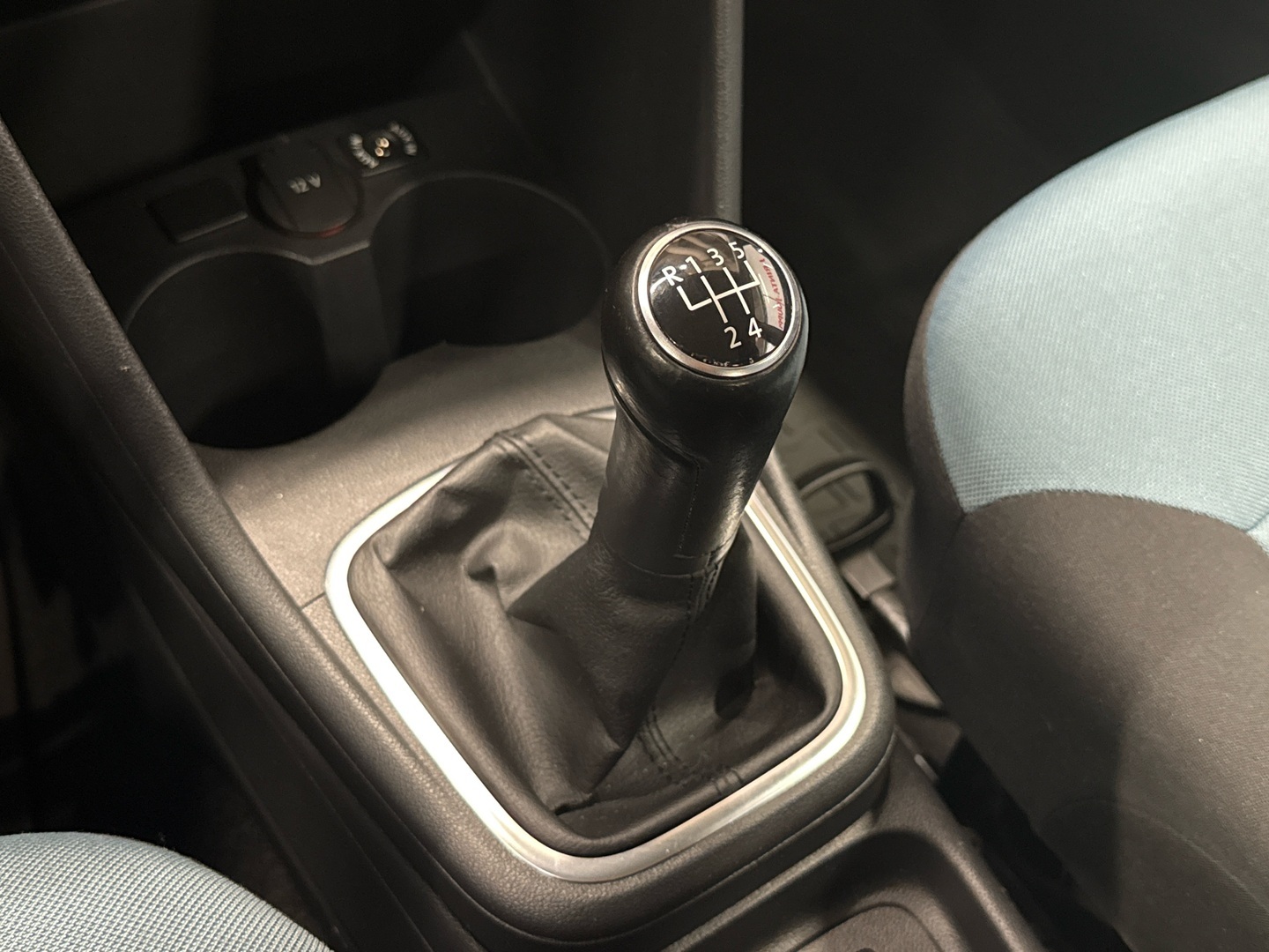 VOLKSWAGEN Polo 2012