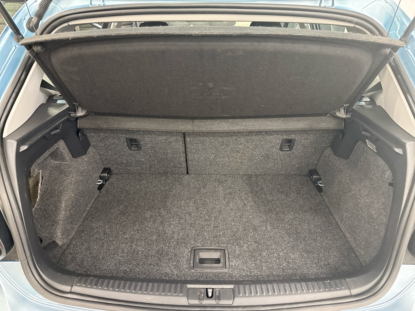 VOLKSWAGEN Polo 2012